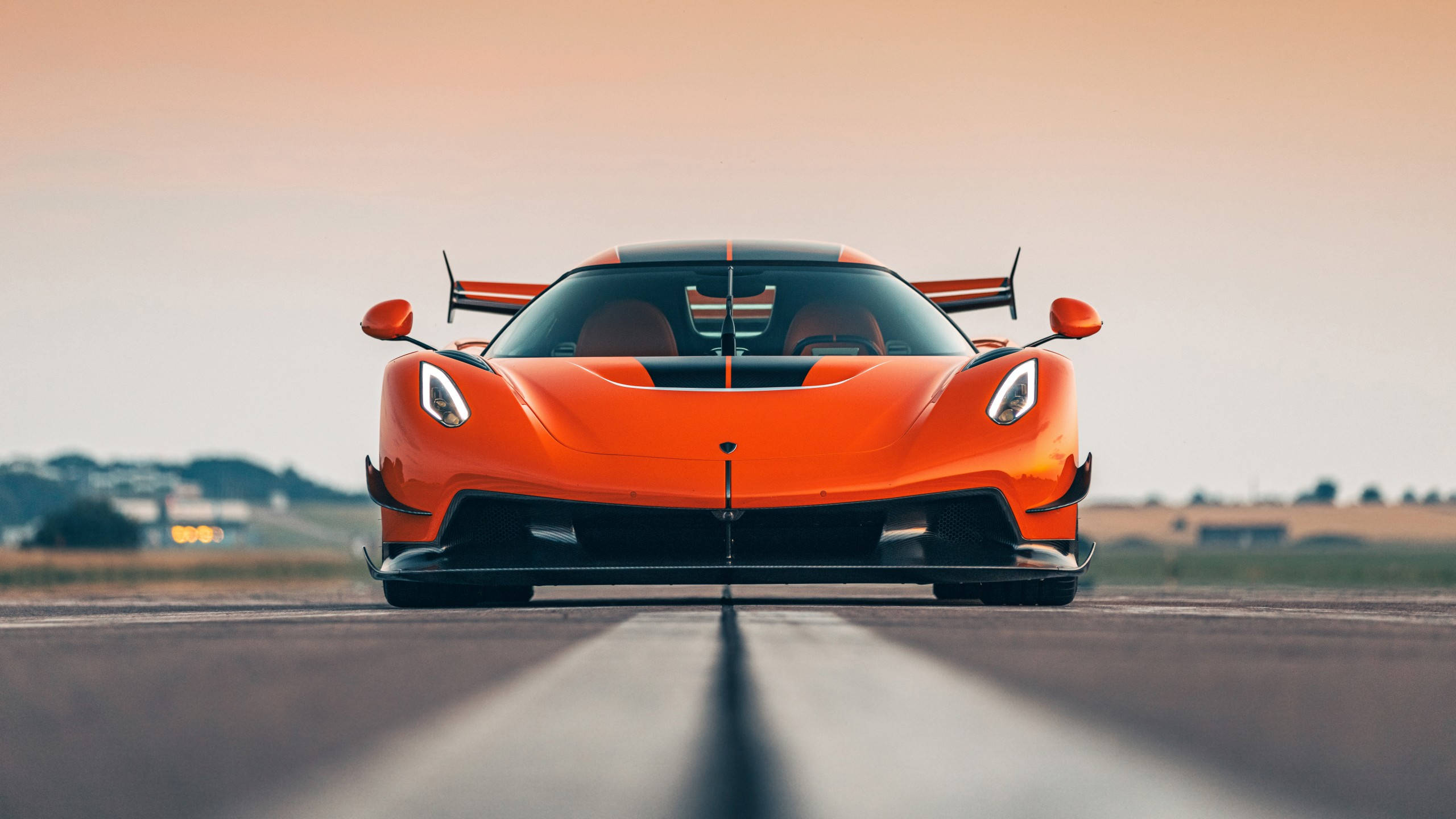 2560x1440 Mașină Portocalie Koenigsegg Jesko Fundal