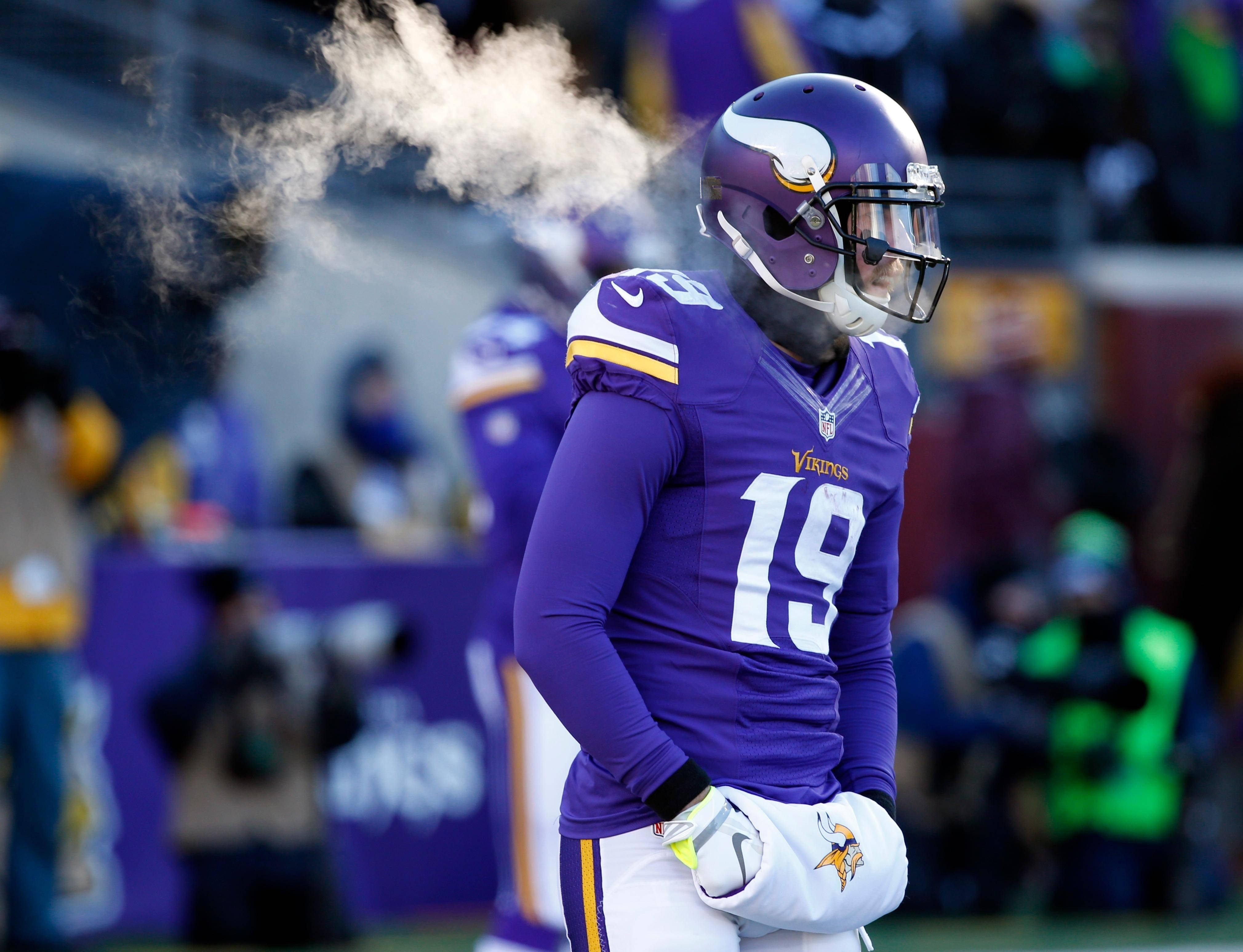 Adam Thielen Meci de Fotbal pe Frig Fundal