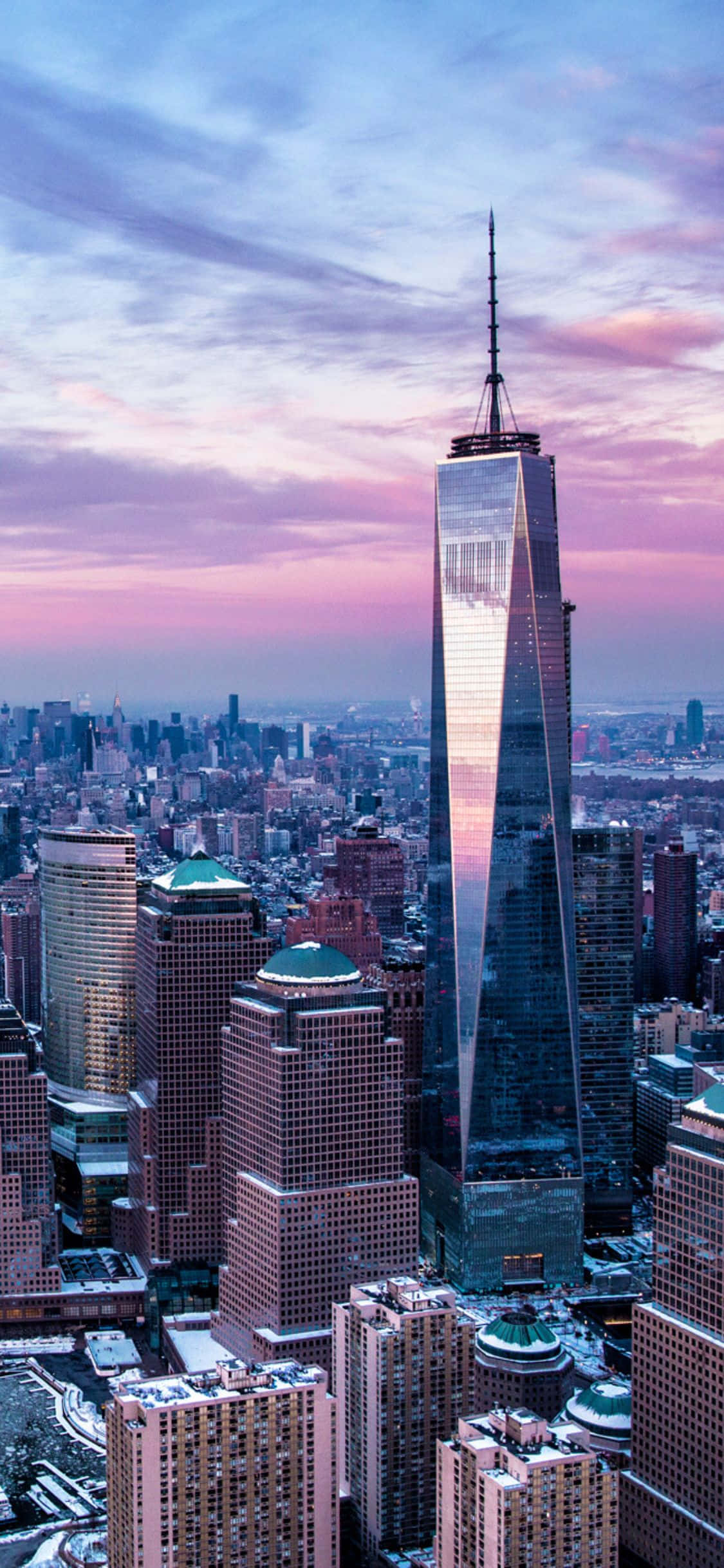 Admirând frumusețea orizontului New York-ului cu un iPhone X Fundal