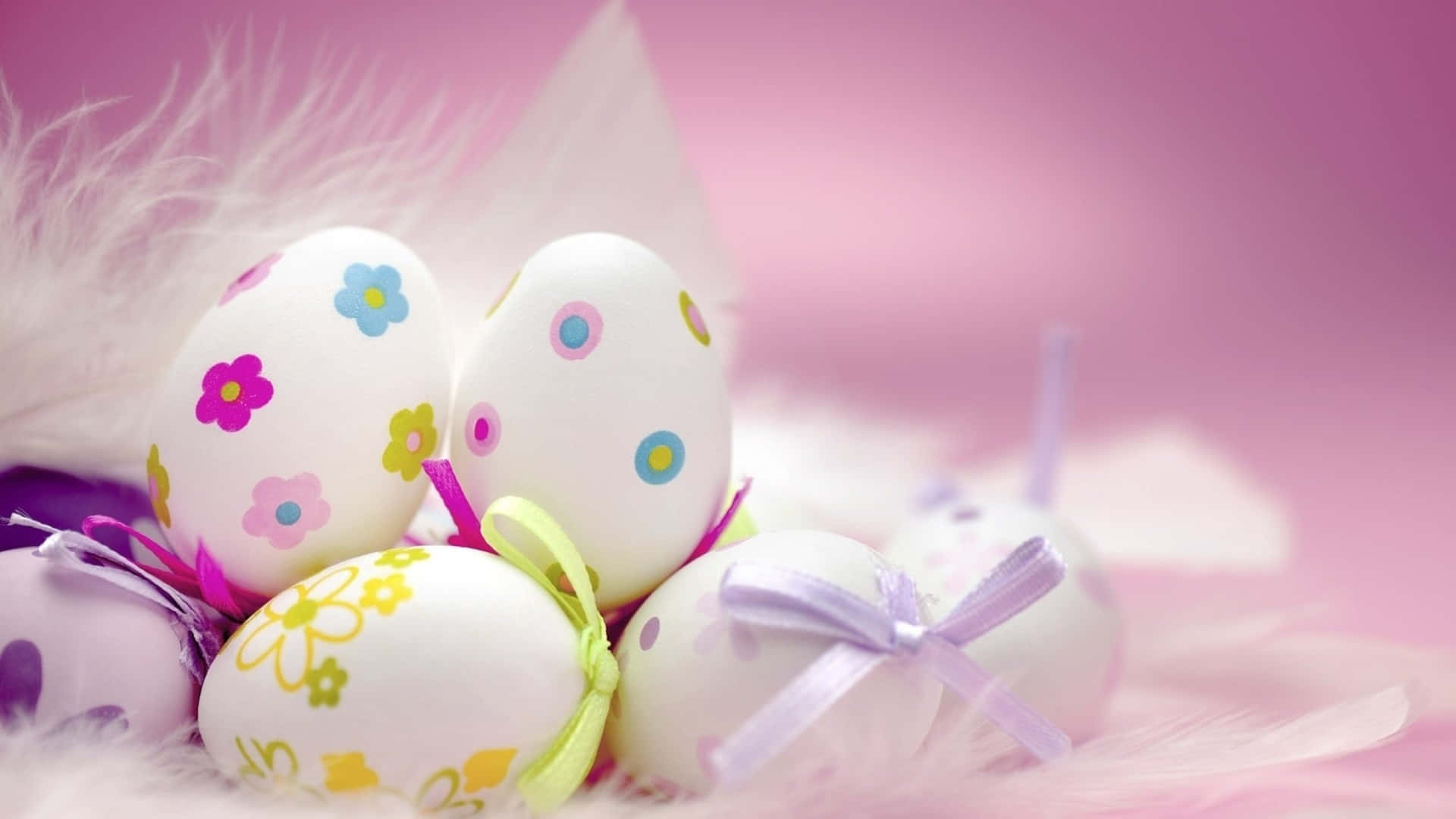 Adorabil iepuraș de Paște cu ouă colorate într-o grădină magică Fundal