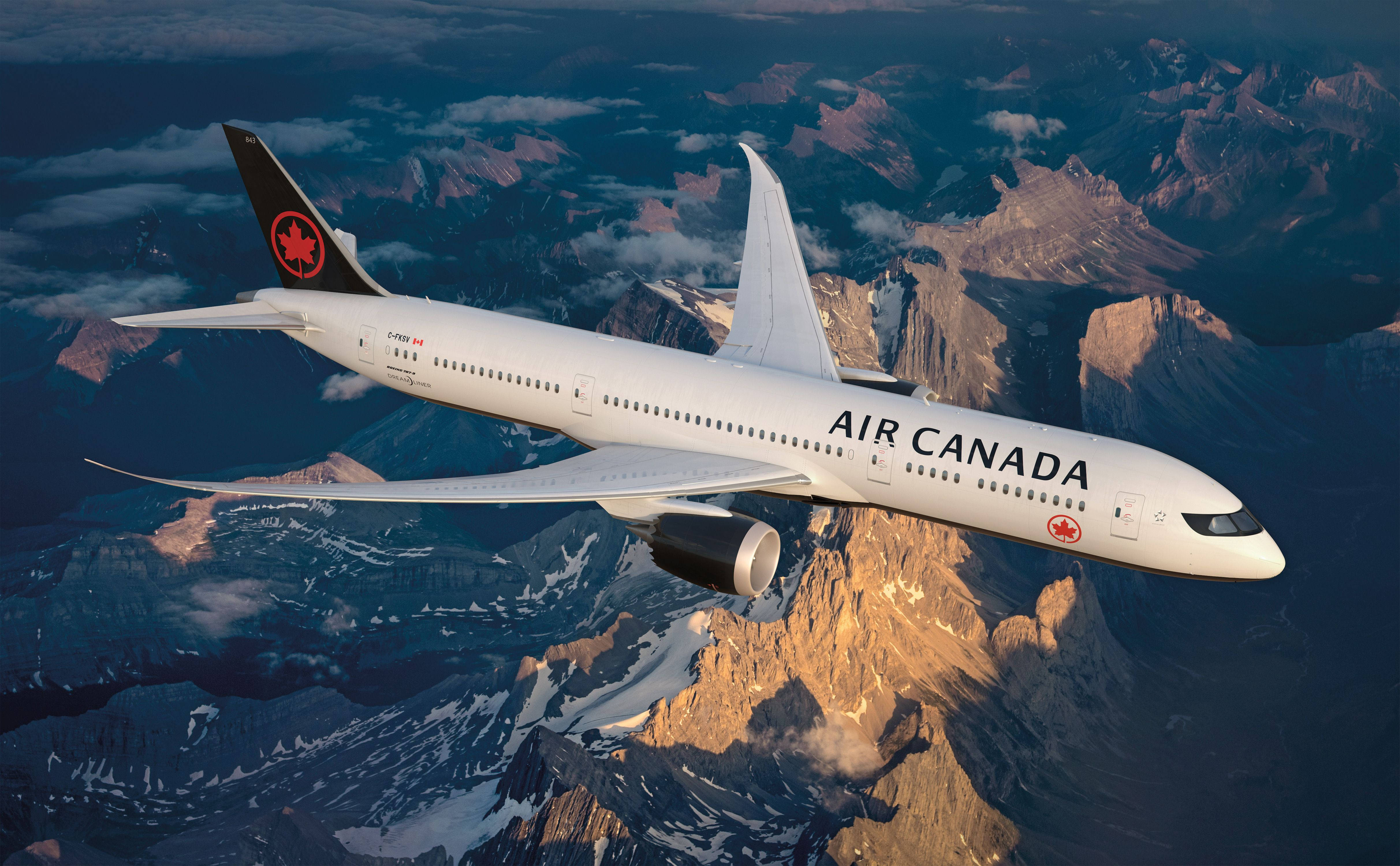 Air Canada deasupra munților Fundal