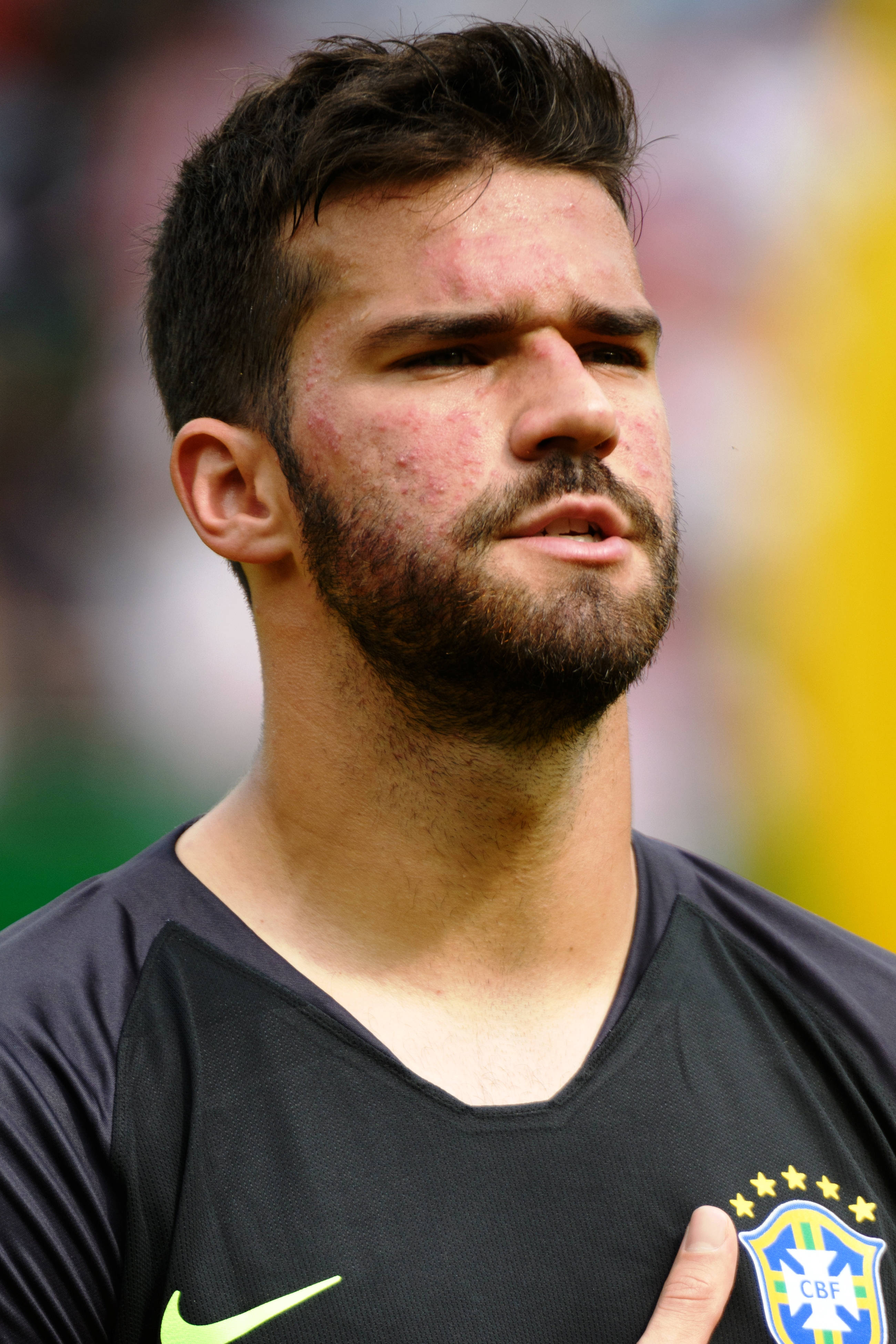 Alisson Becker Profil Apropiat Fundal