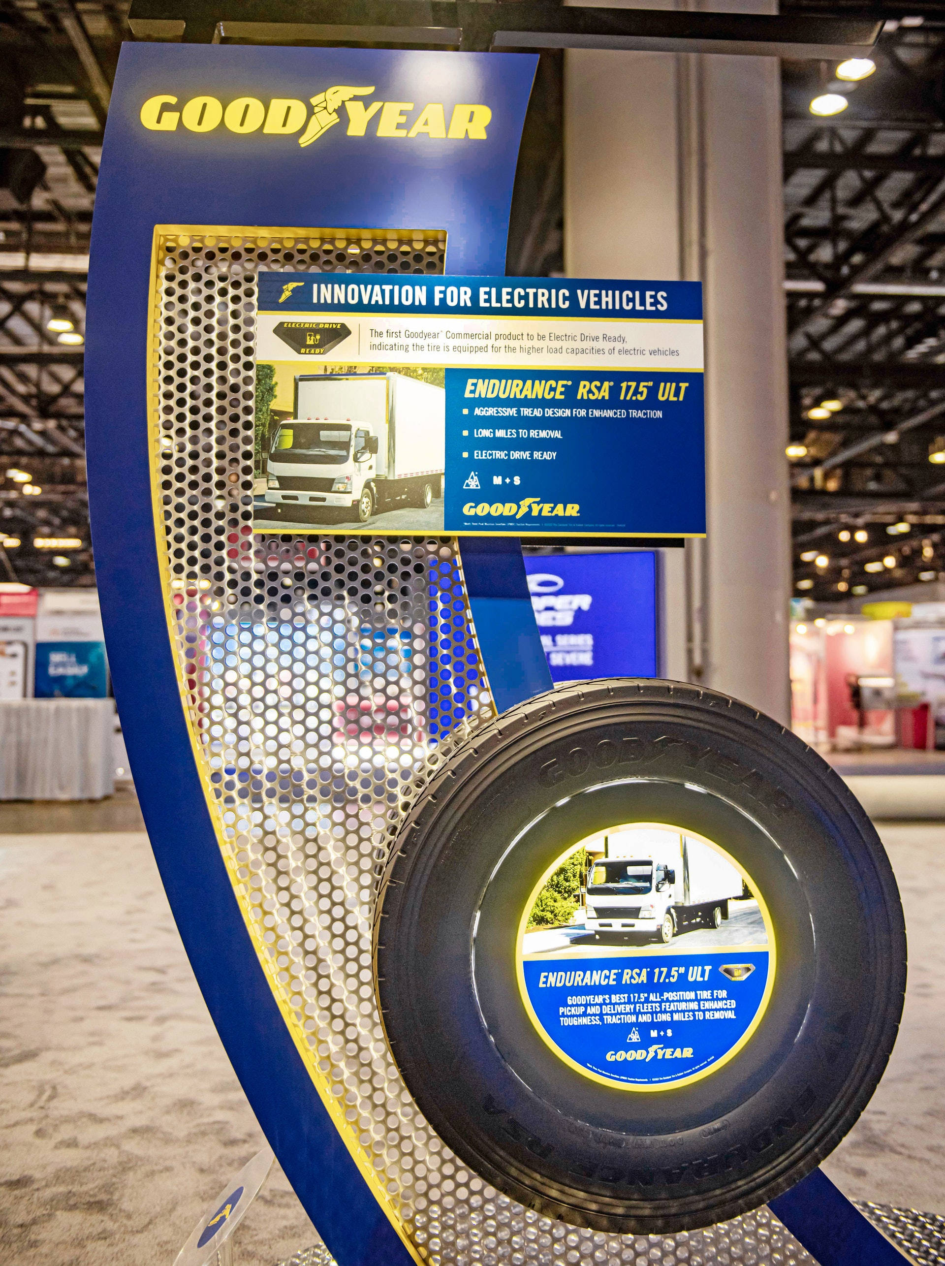 Anvelopă Goodyear pentru vehicule electrice Fundal