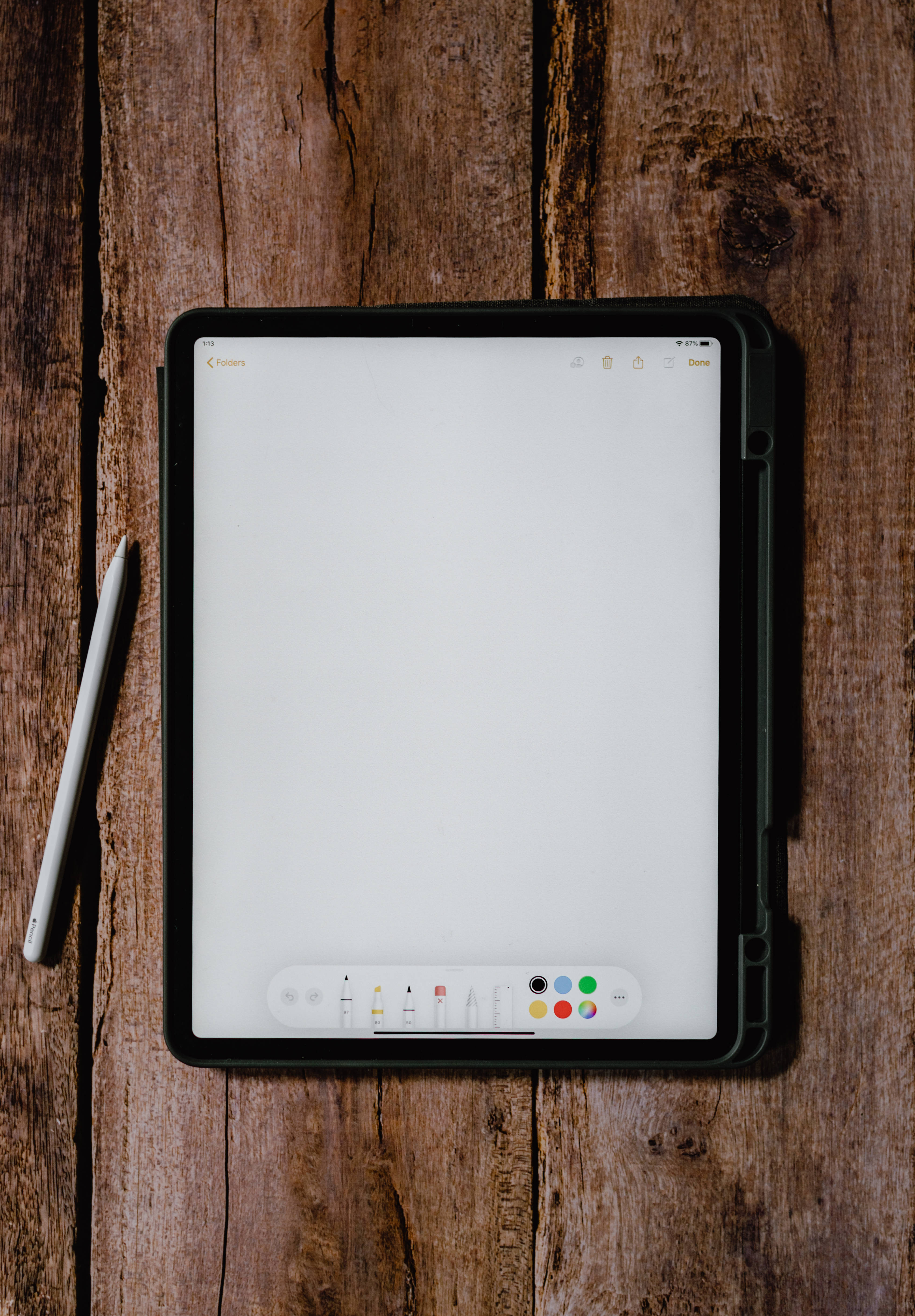 Apple iPad Pro cu Aplicație de Desen Fundal