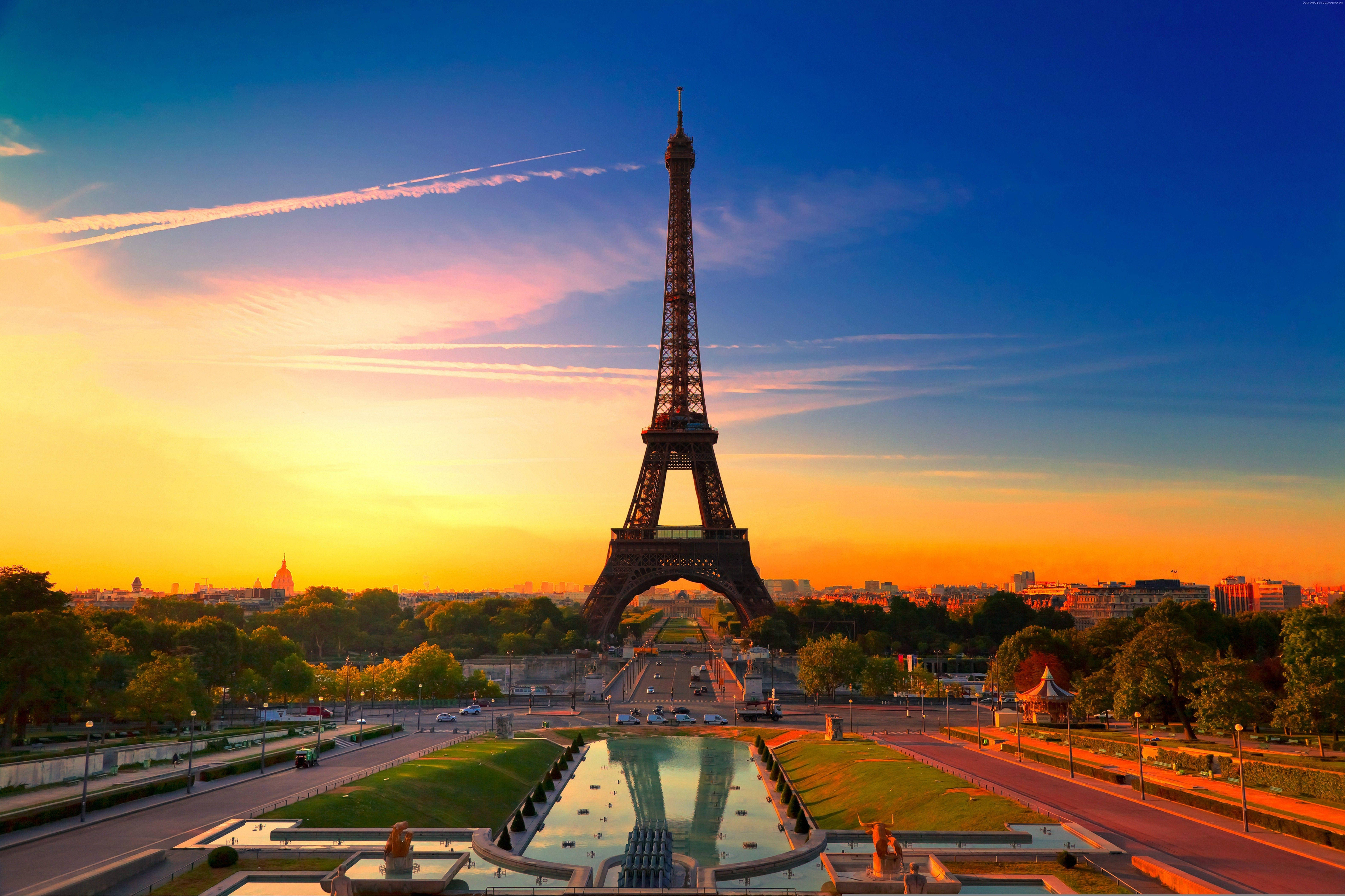 Apus de soare la Turnul Eiffel din Paris Fundal
