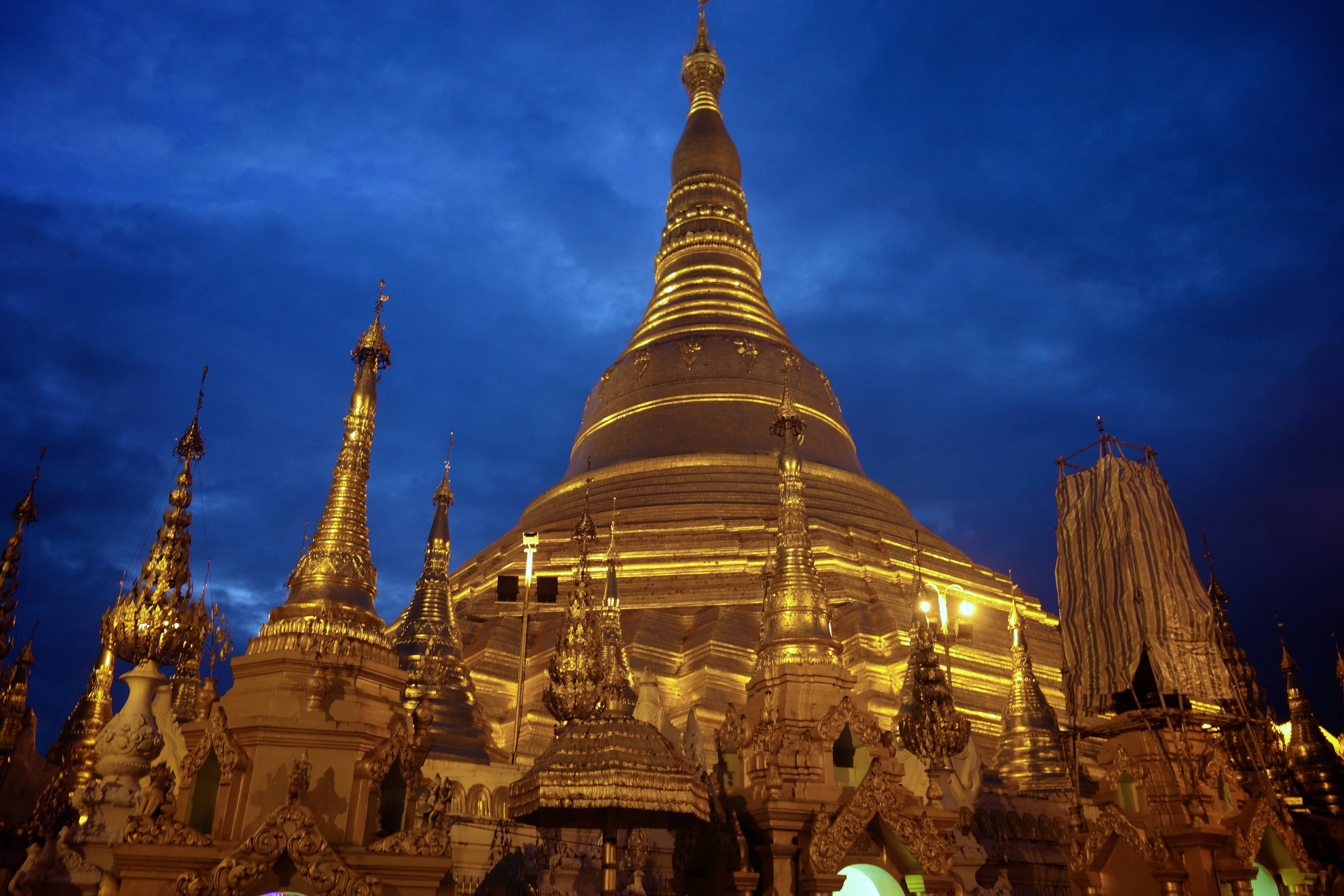 Apus la Shwedagon Yangon Fundal