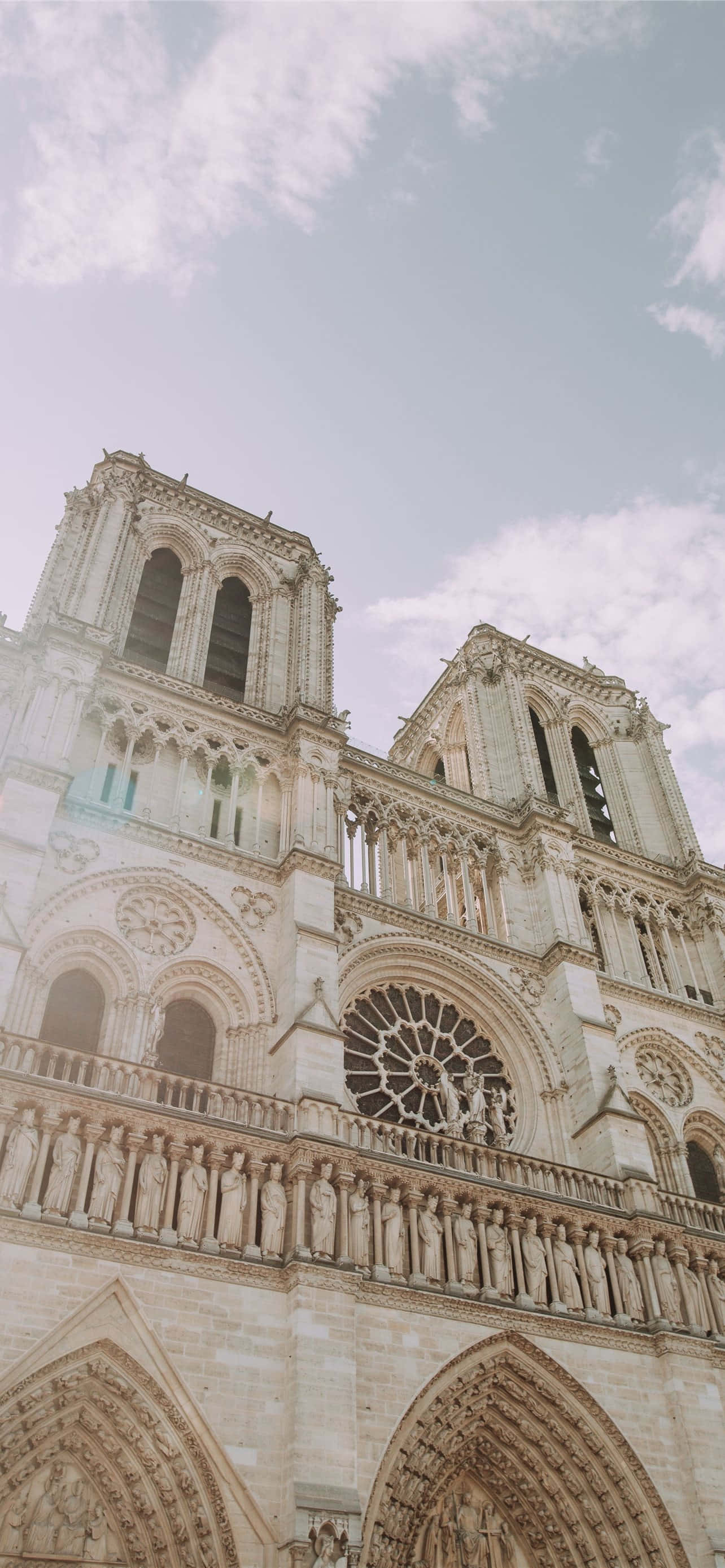 Arhitectura Frontala a Catedralei Notre Dame Fundal