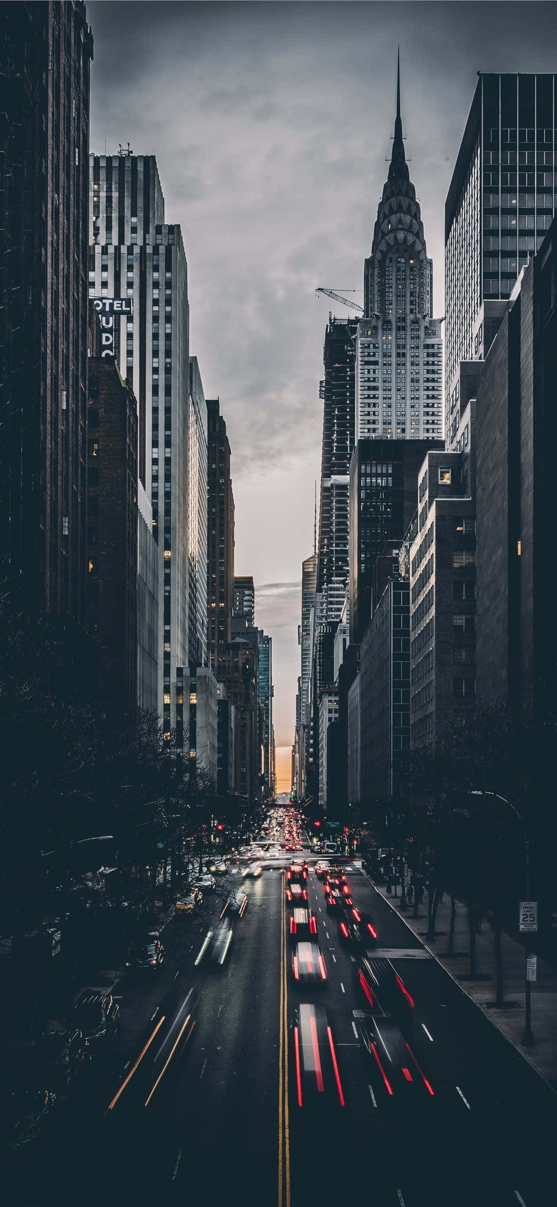 Arta stradală prinde viață în peisajul urban vibrant. Fundal