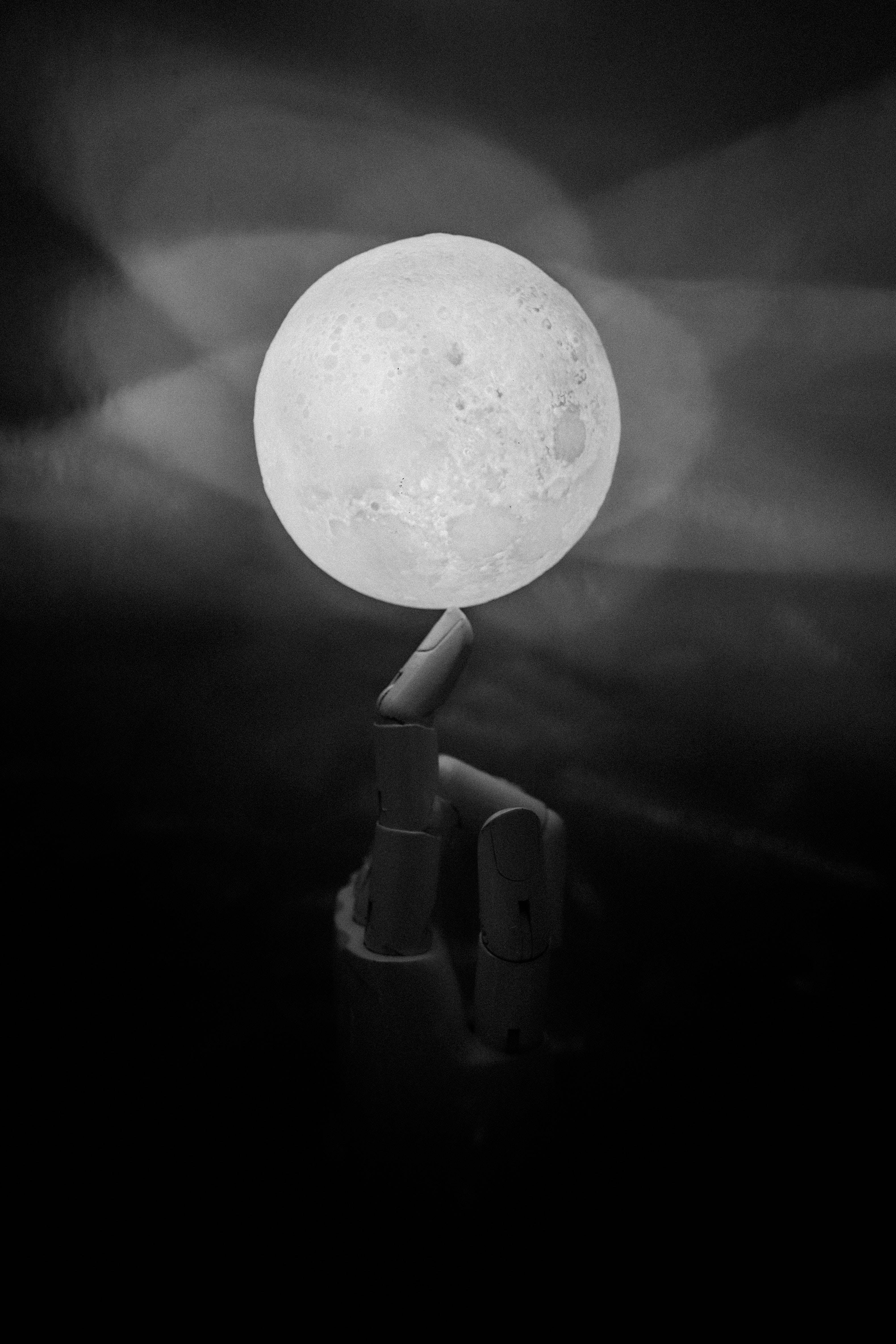 Atingând Luna Plină Fundal