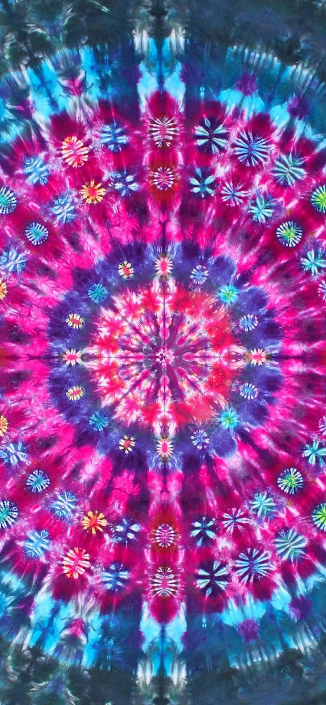 Atrageți atenția cu un fundal tie dye de înaltă rezoluție și î curaj Fundal