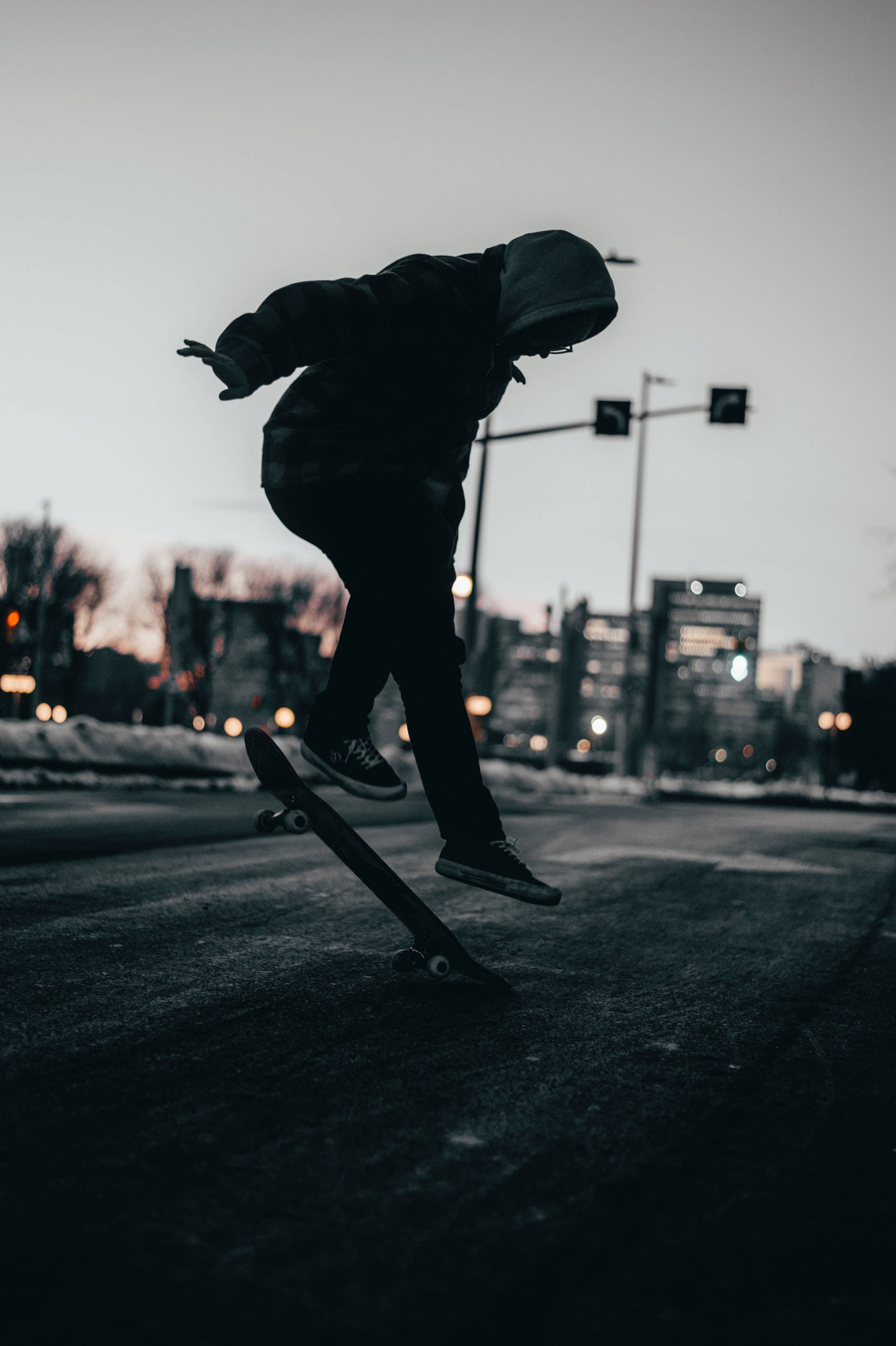 Băiat skater făcând heelflip Fundal