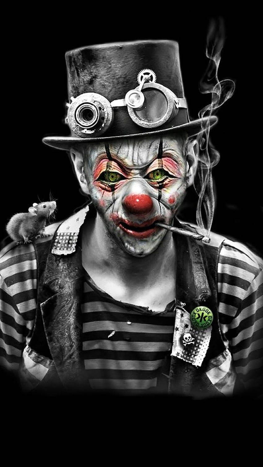 Bărbat fumând cu telefon și clown Fundal