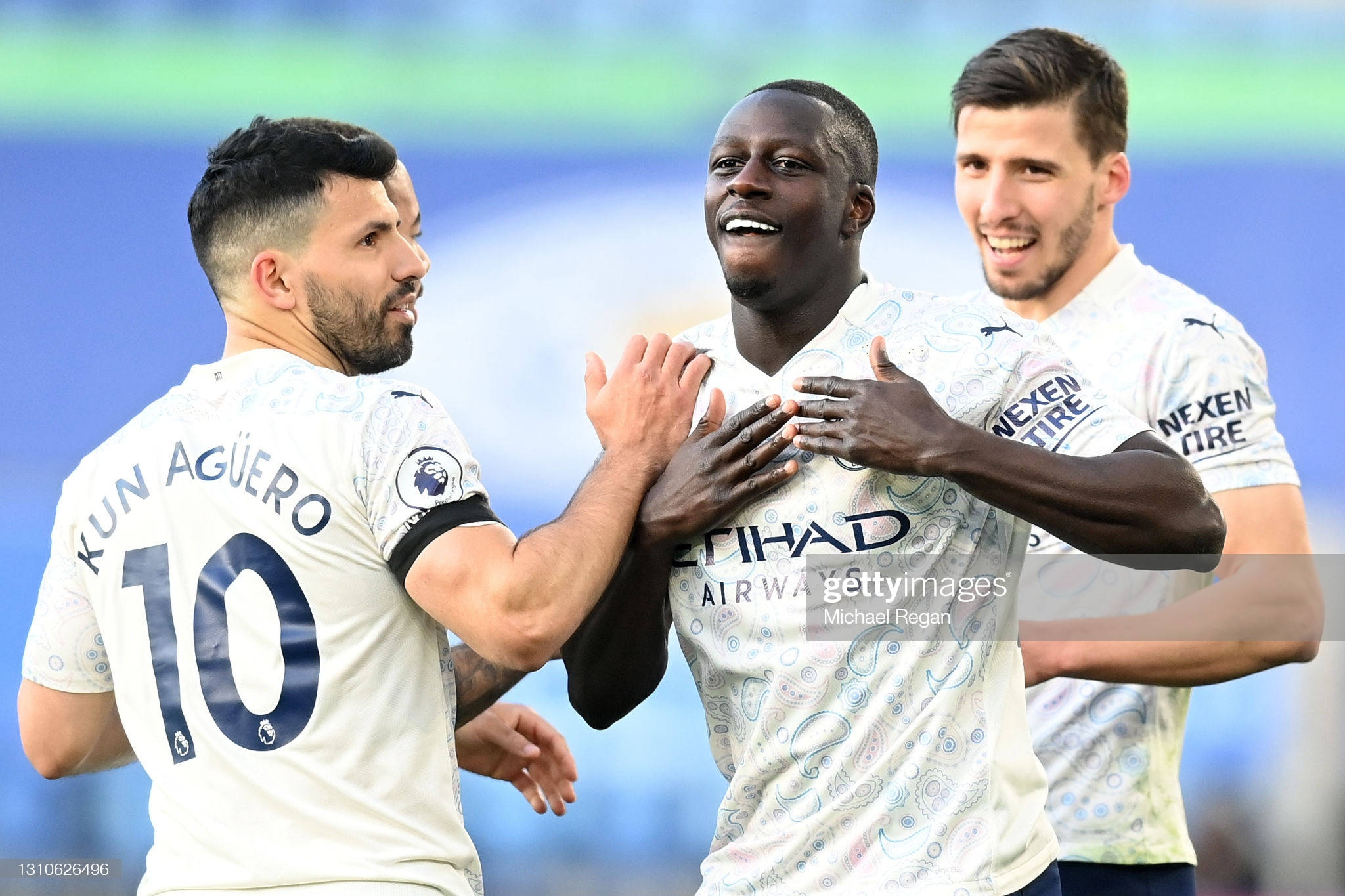 Benjamin Mendy White Etihad Jersey Fundal