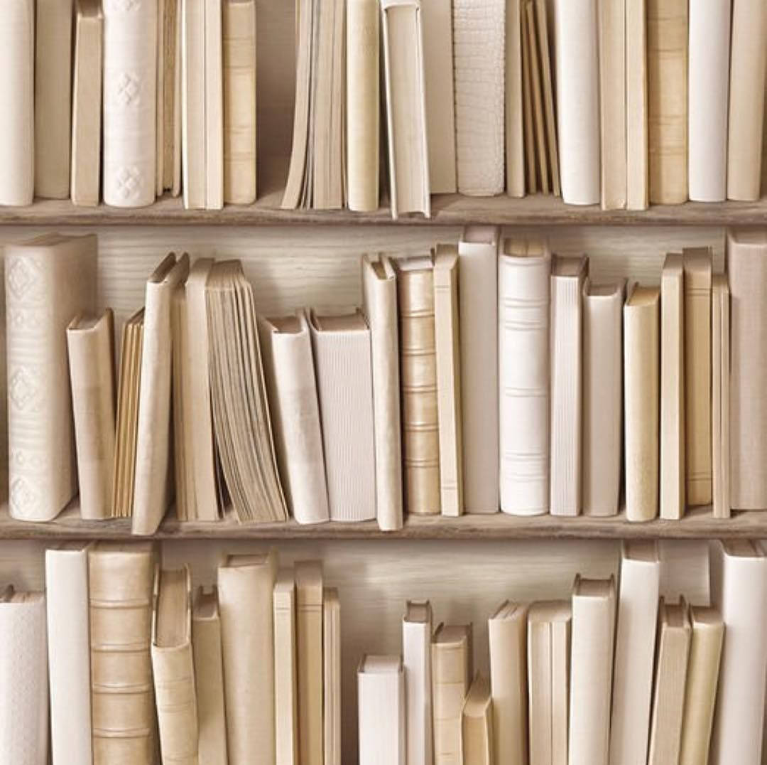 Bibliotecă vintage cu cărți în nuanțe bej Fundal