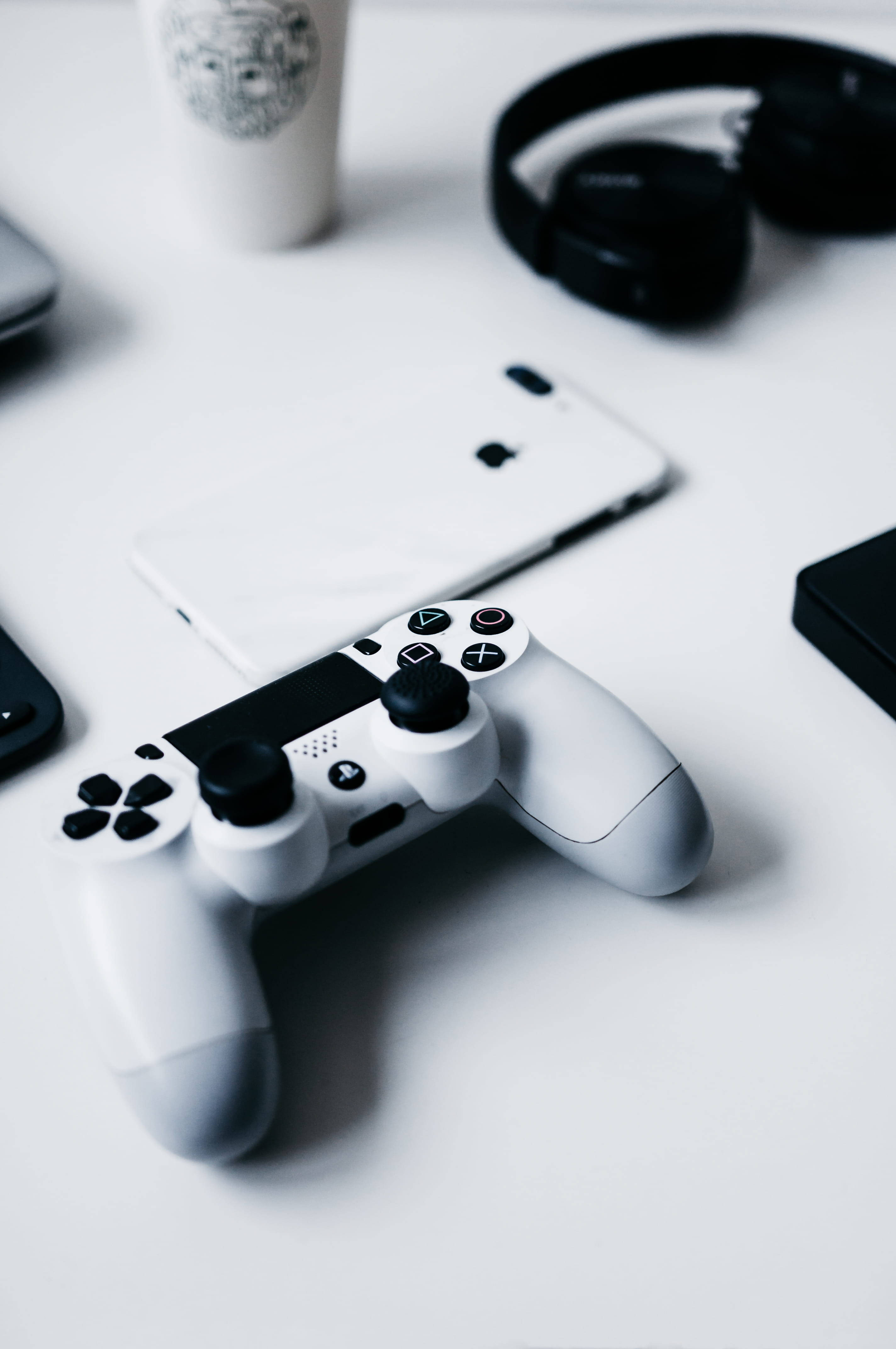 Birocu iPhone cu Controler PlayStation Fundal