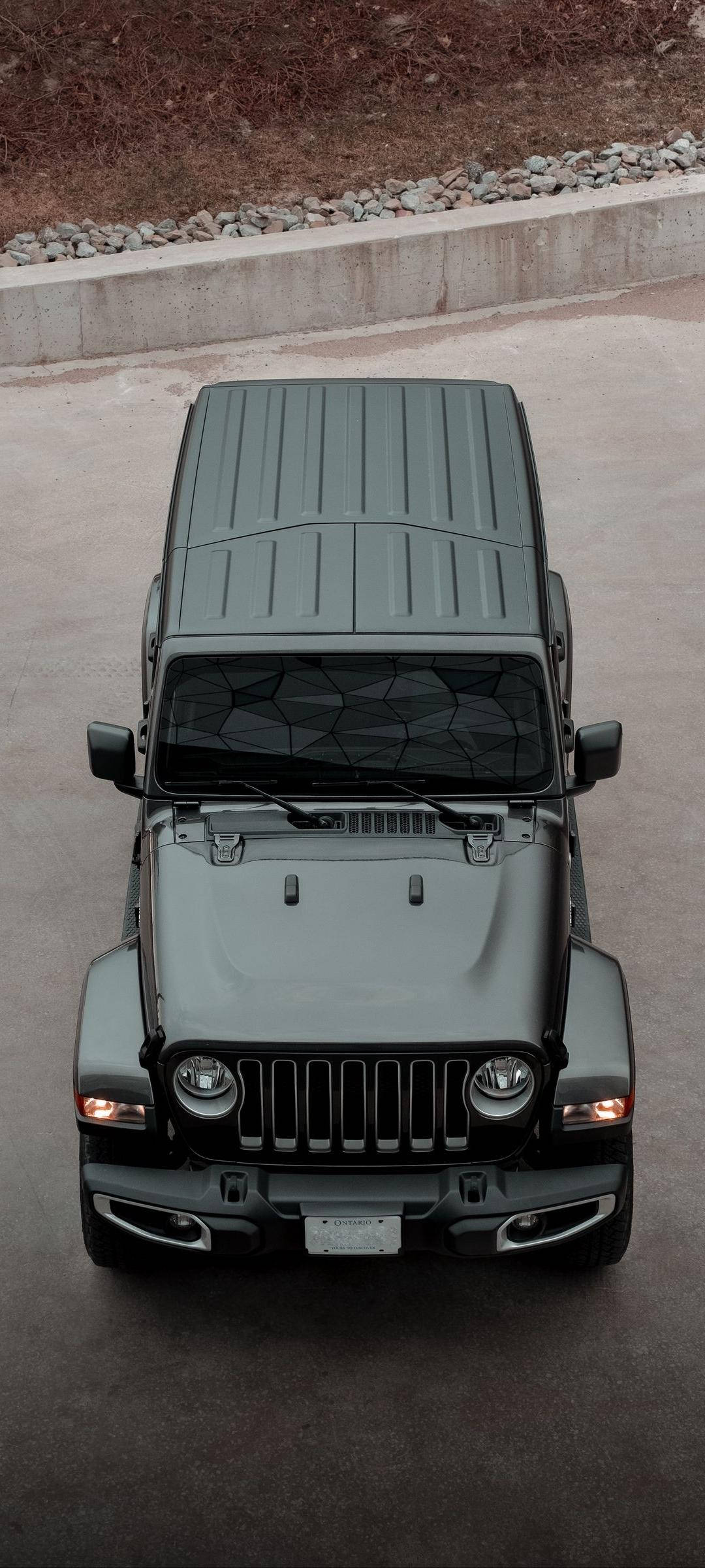 Black Jeep Arial Shot Fundal