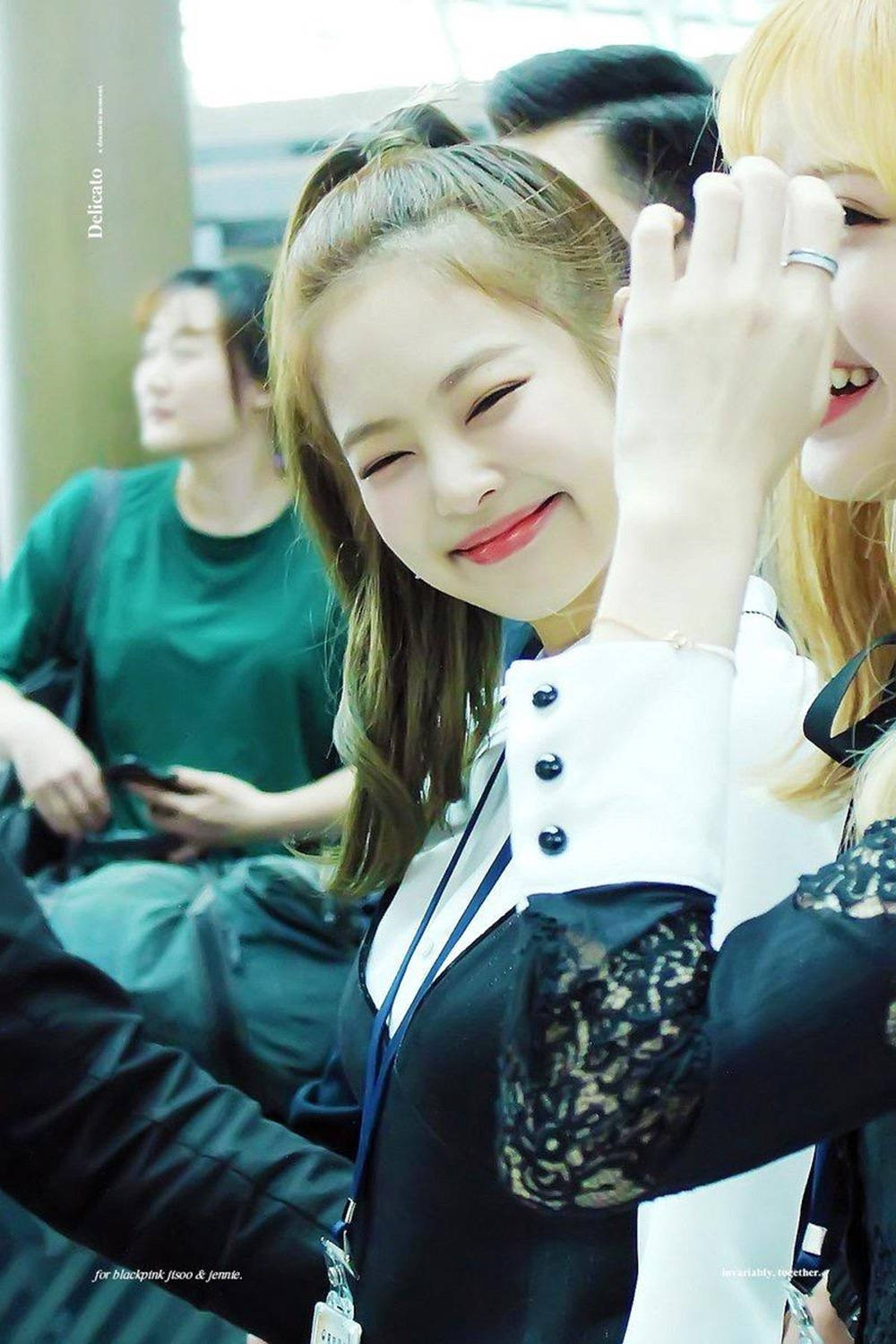 Blackpink Jennie Drăguță Față Pufoasă Fundal
