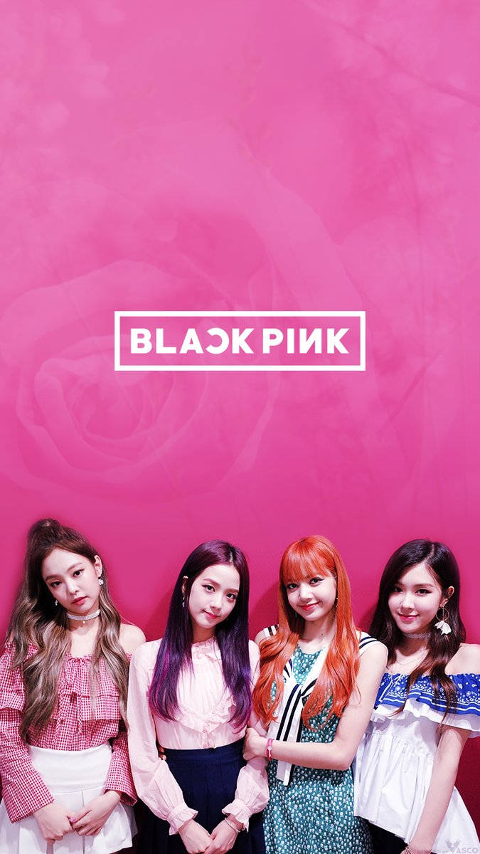 Membrele Blackpink în fața unui perete grafic cu trandafiri roz fundal — Blackpink Fundal