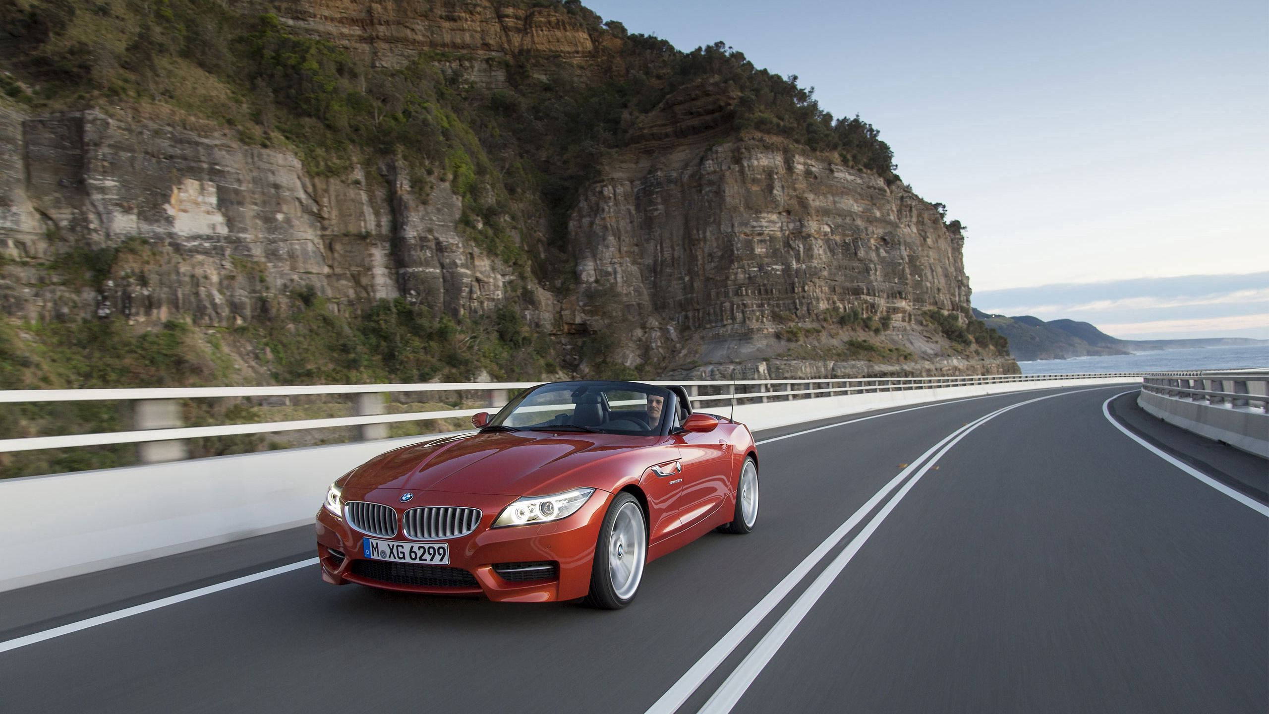 BMW Z4 Portocaliu Închis Fundal