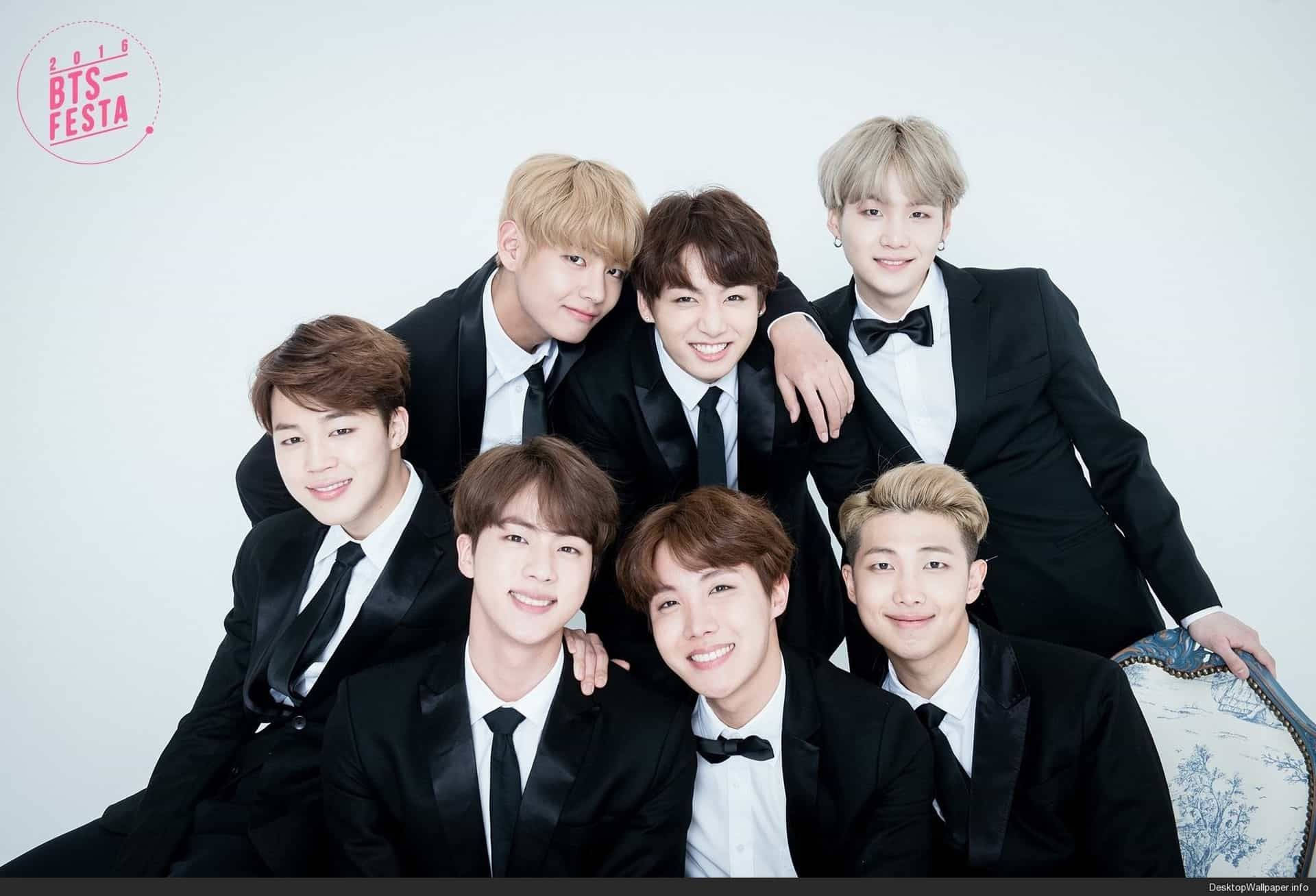 BTS Costum Negru 2020 Fundal