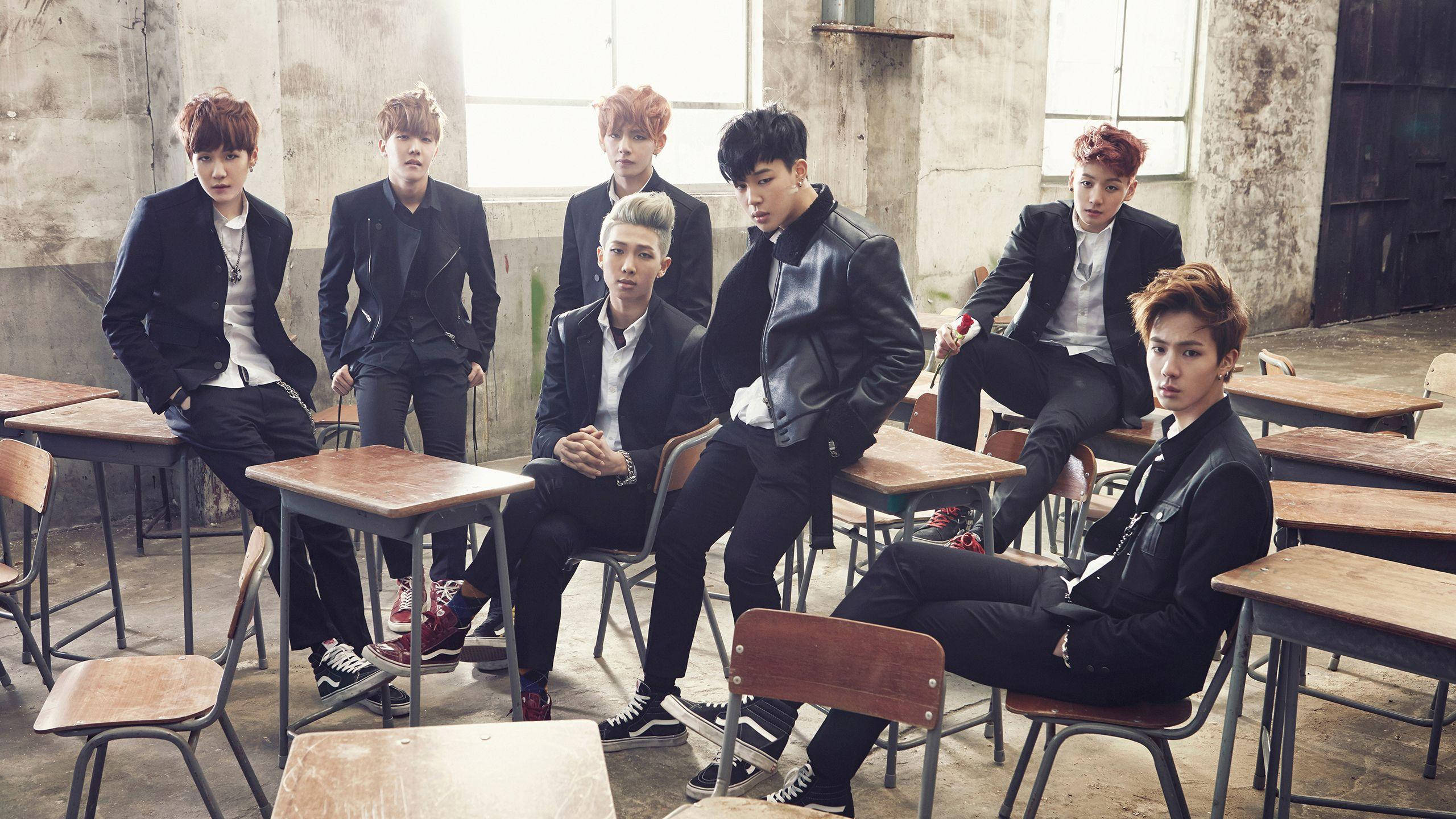 BTS Desktop Scenă „Boy In Luv” Fundal