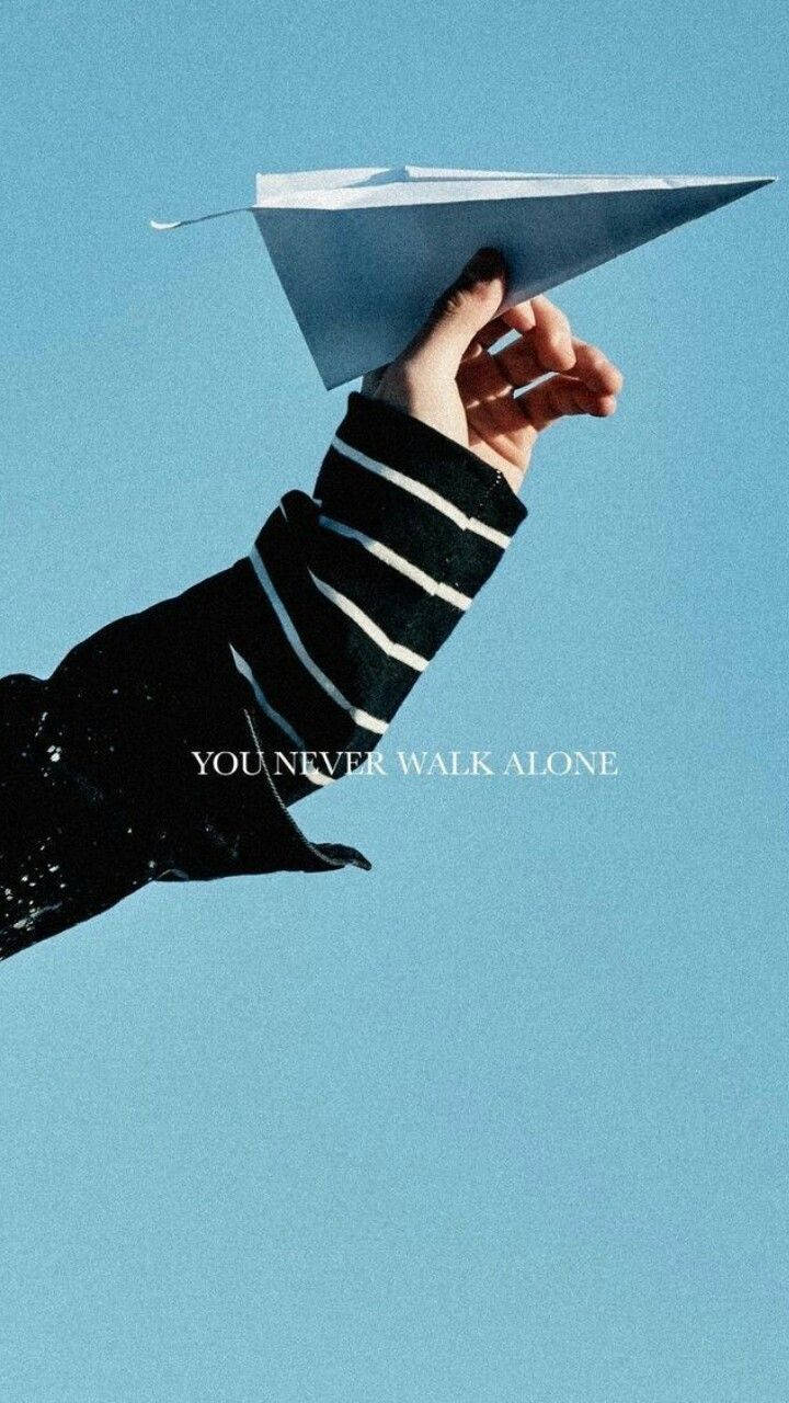 BTS Estetică You Never Walk Alone Fundal