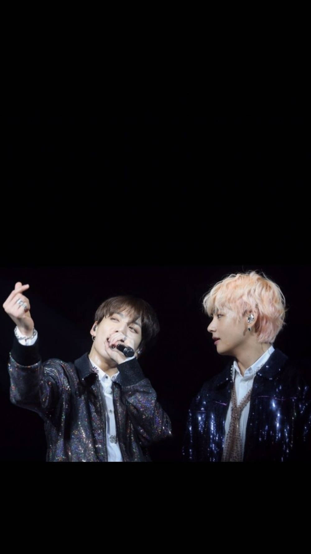 BTS JK și V în cadrul turneului Love Yourself Fundal