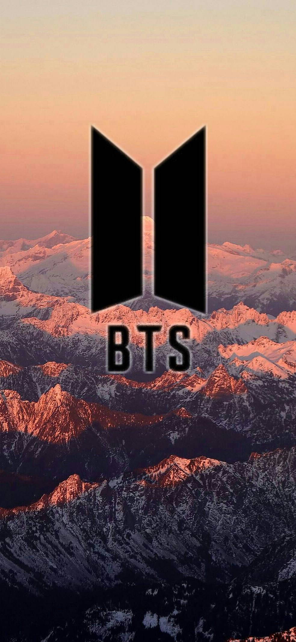 BTS Logo Pe Munte Estetic Fundal