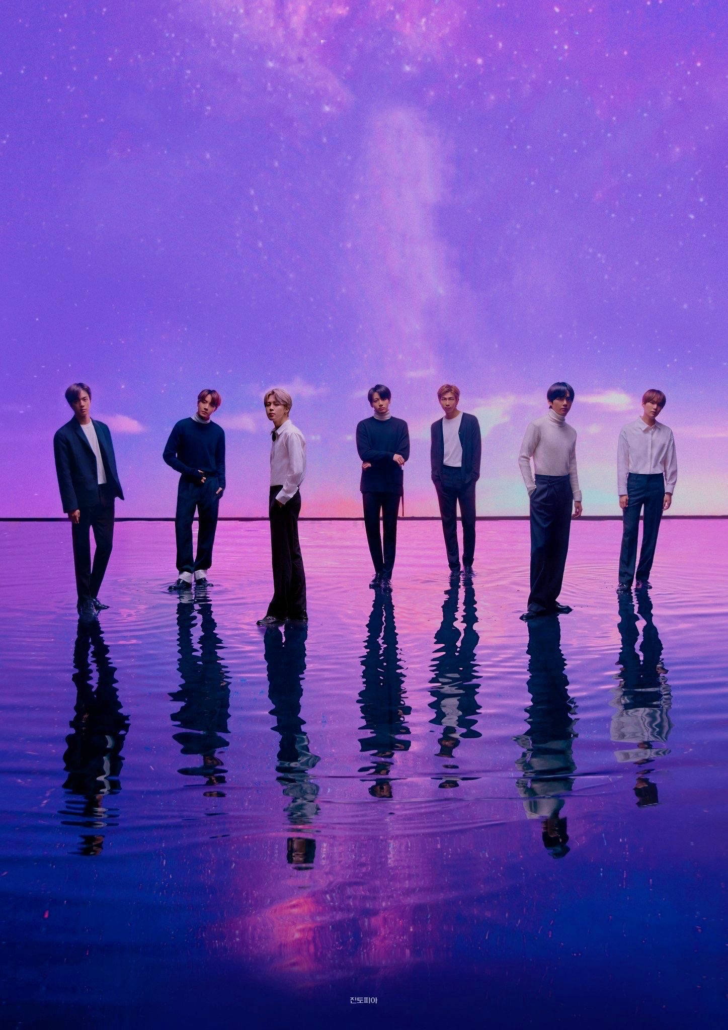 BTS OT7 pe fundal mov pastel Fundal