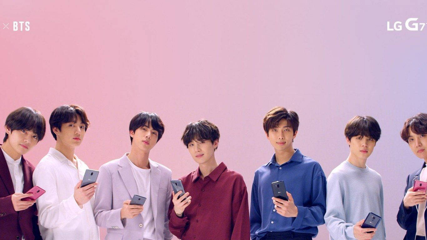 BTS ținând telefoane LG Laptop Fundal