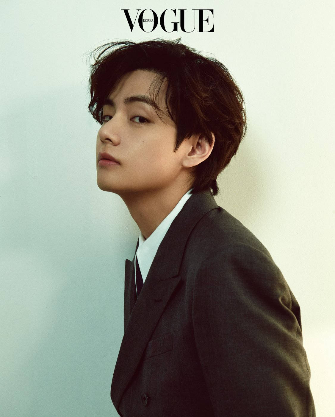 BTS V Costum Vogue Fundal