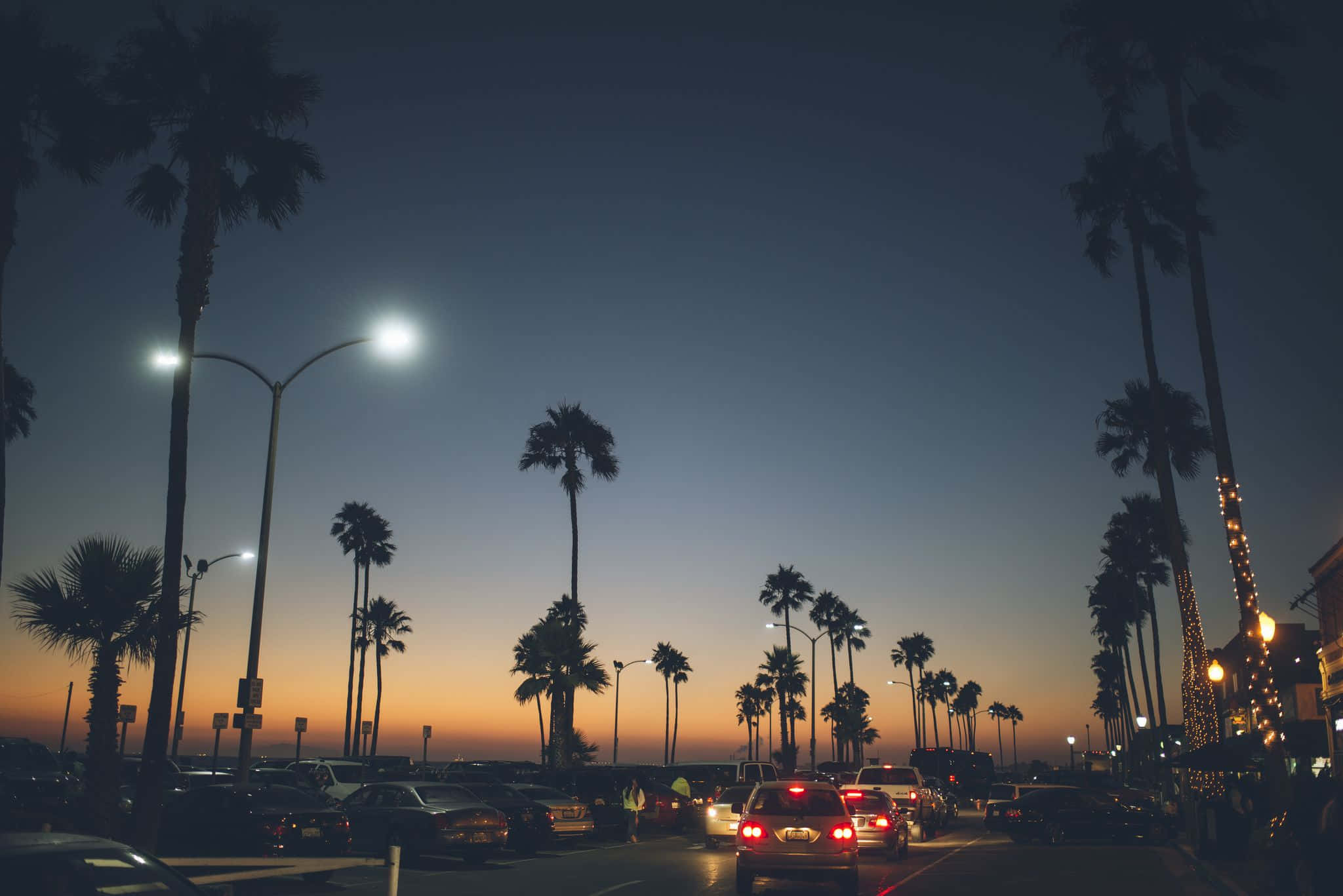 Bucură-te de Cea Mai Frumoasă Vară din California Fundal