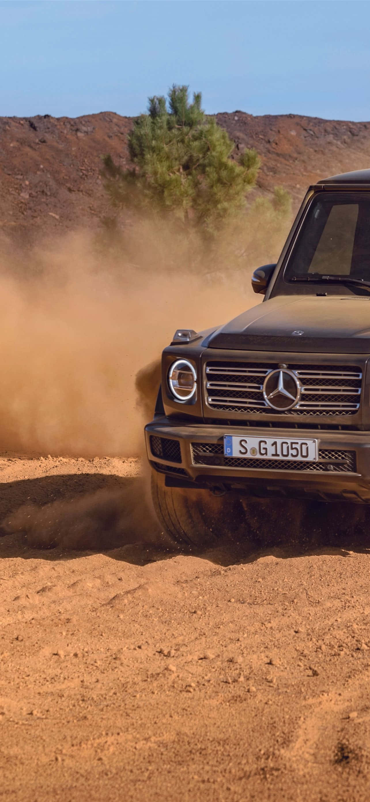Bucură-te de Luxul iPhone X Mercedes Fundal