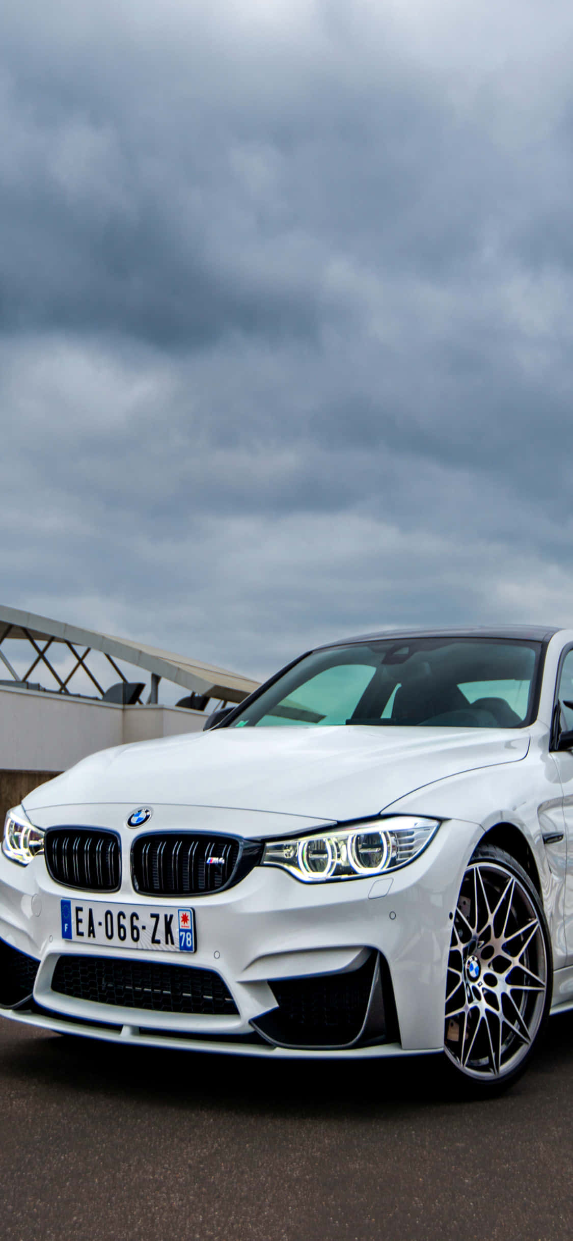 Bucură-te de puterea noului iPhone X și BMW. Fundal