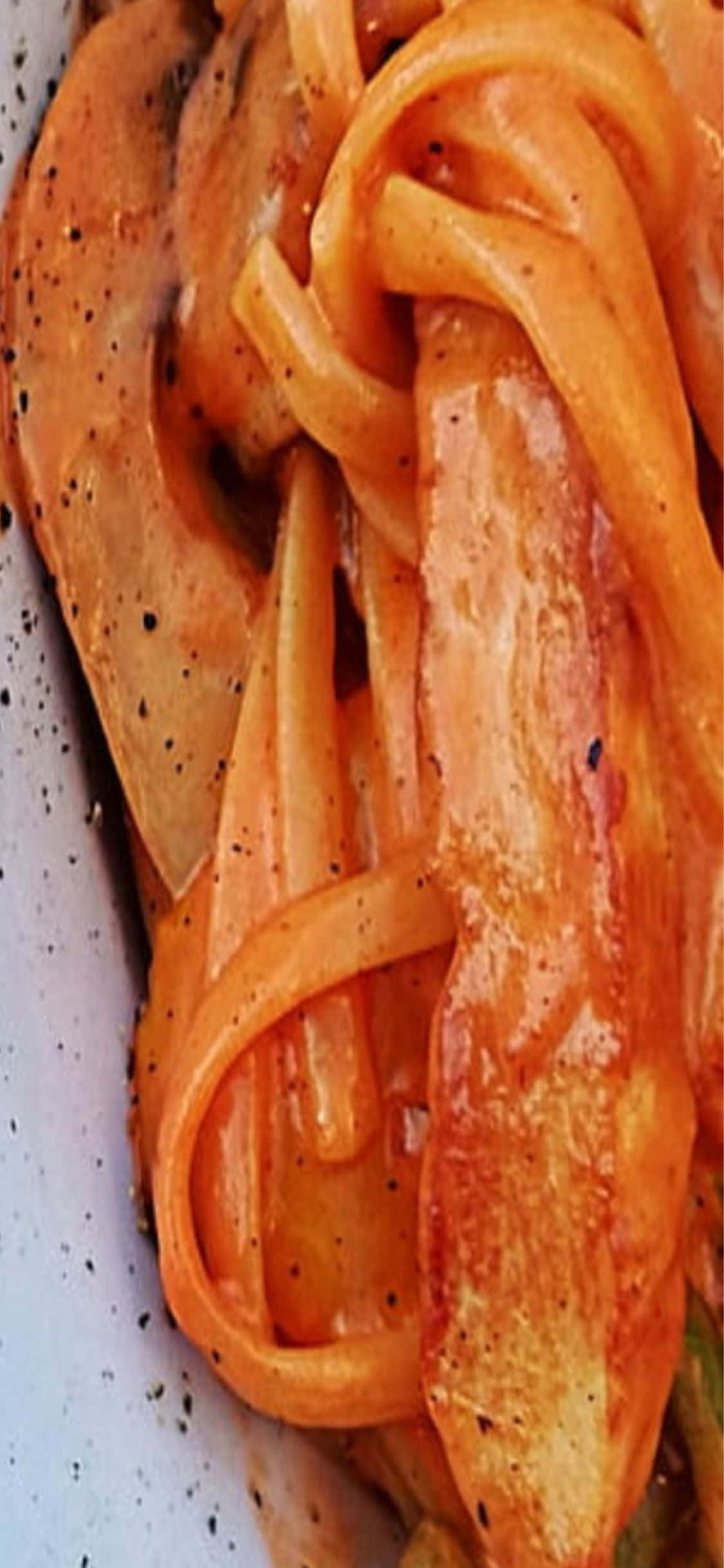 Bucurați-vă de deliciosa pastă italiană cu iPhone X. Fundal
