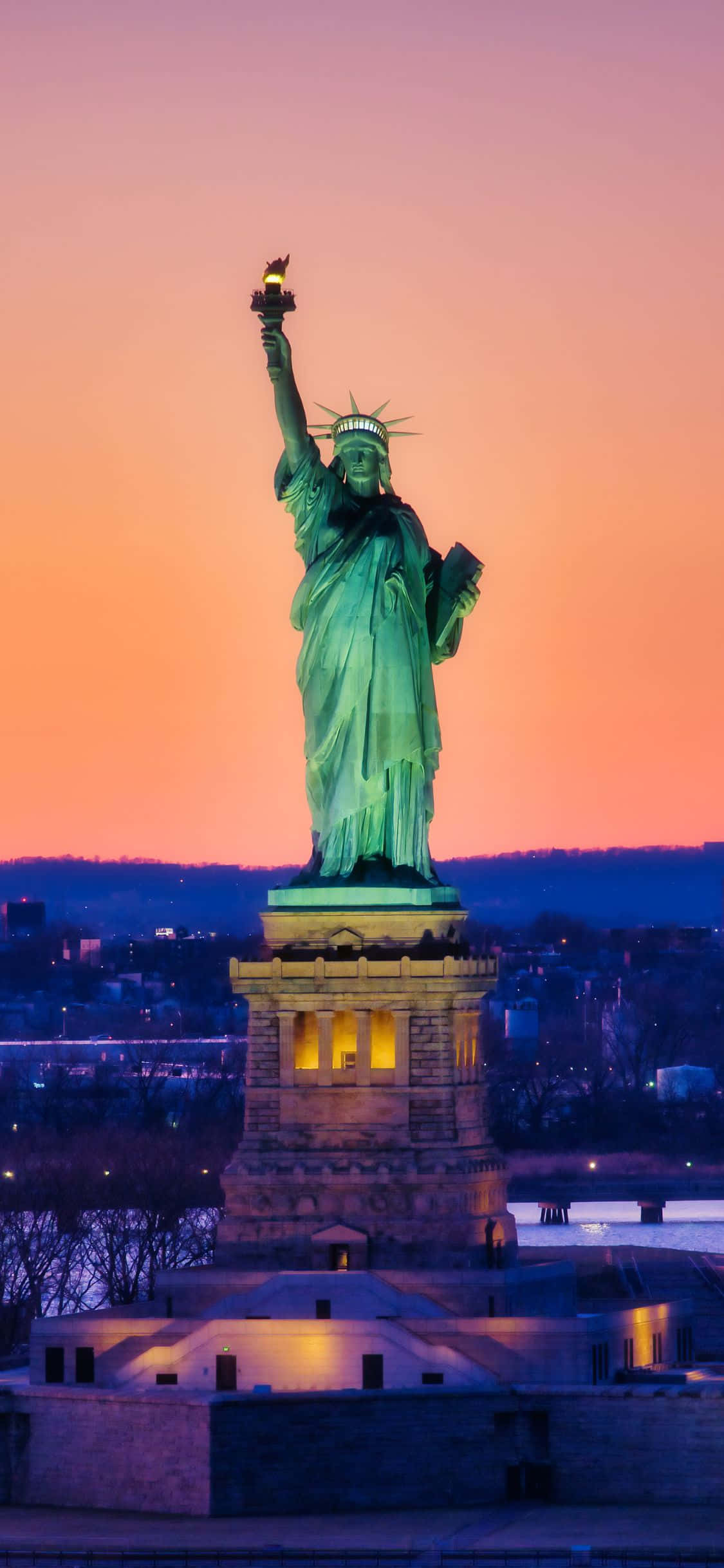 Bucură-te de frumoasa panoramă a New York-ului pe elegantul iPhone Xs Fundal