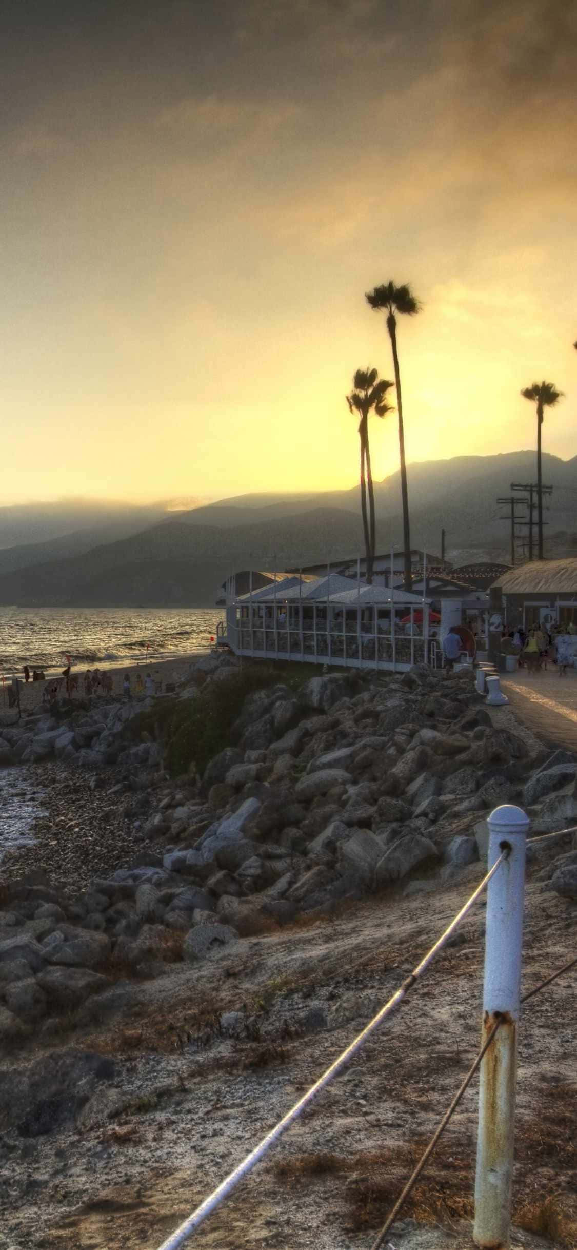 Bucură-te de peisajul impresionant al Malibu-ului Fundal