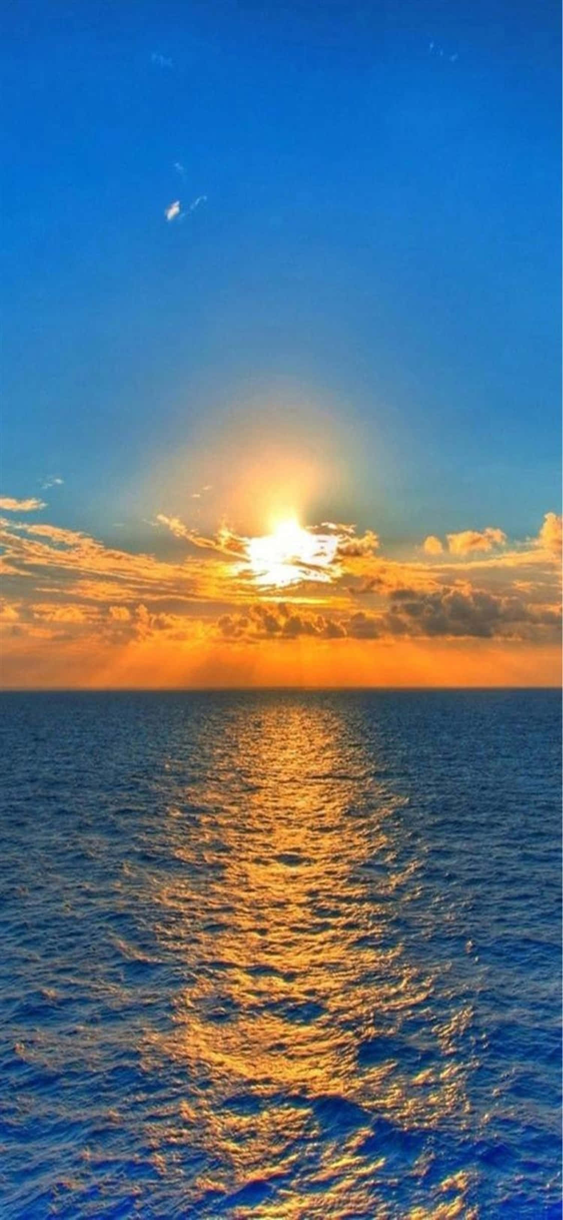 Bucurați-vă de Priveliștile Uluitorare ale Malibu cu iPhone XS Fundal