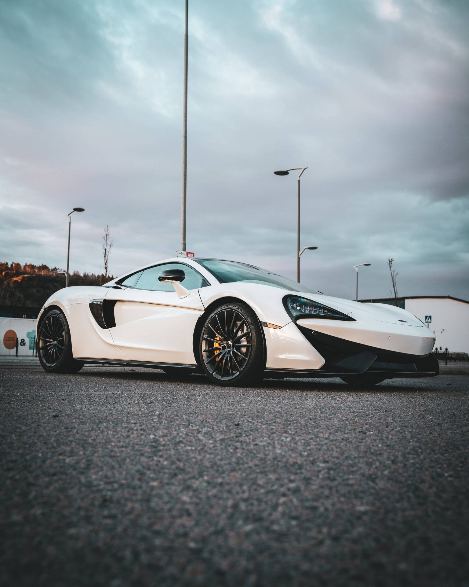 Tapet Bugatti Albă într-o Zi Înnorată — Bugatti Fundal