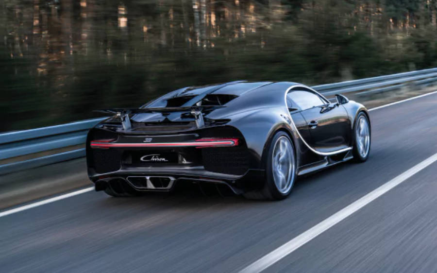 Bugatti Chiron Negru în Mișcare 4K Fundal