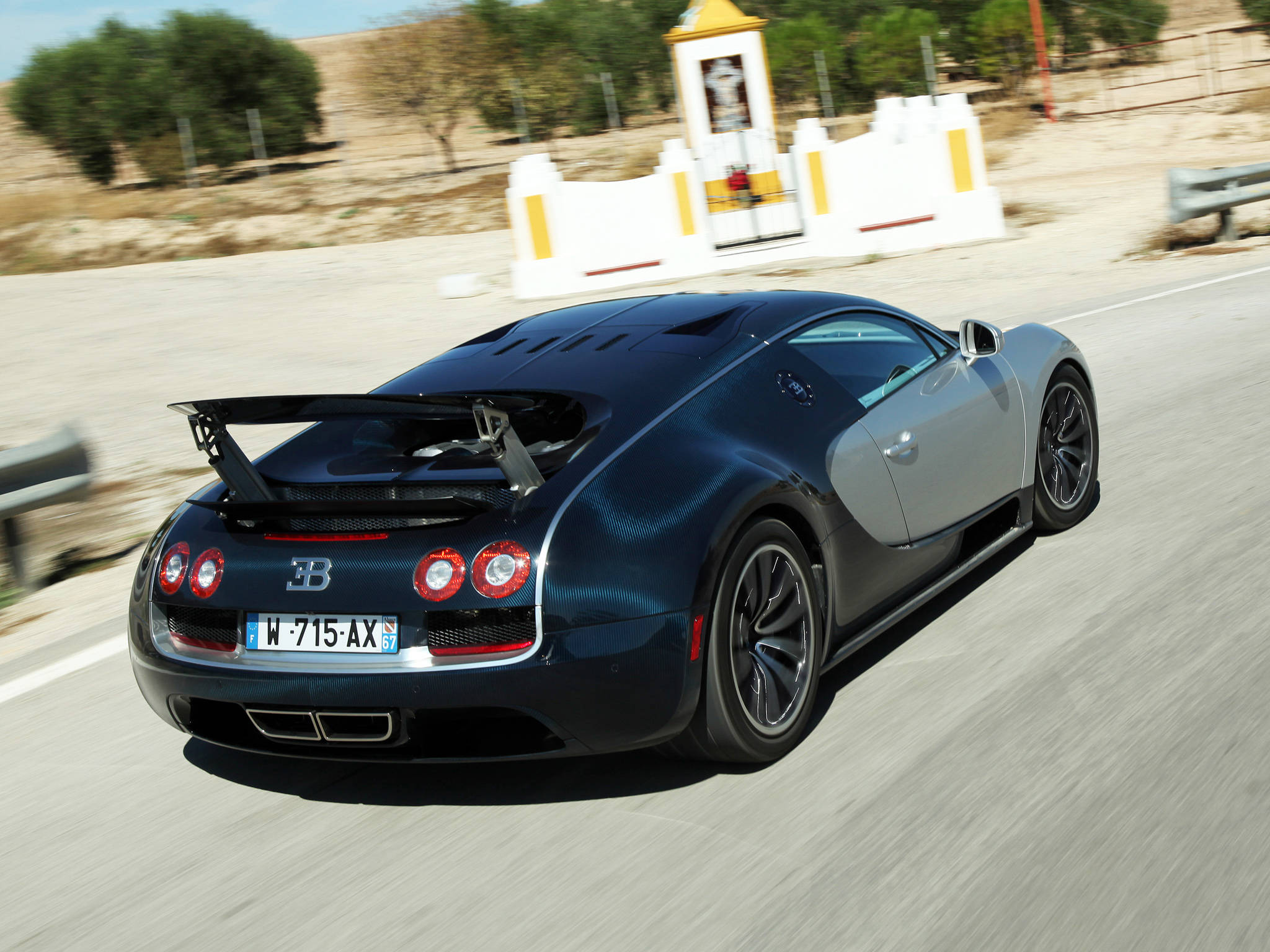 Bugatti Veyron Neagră în Viteză Fundal