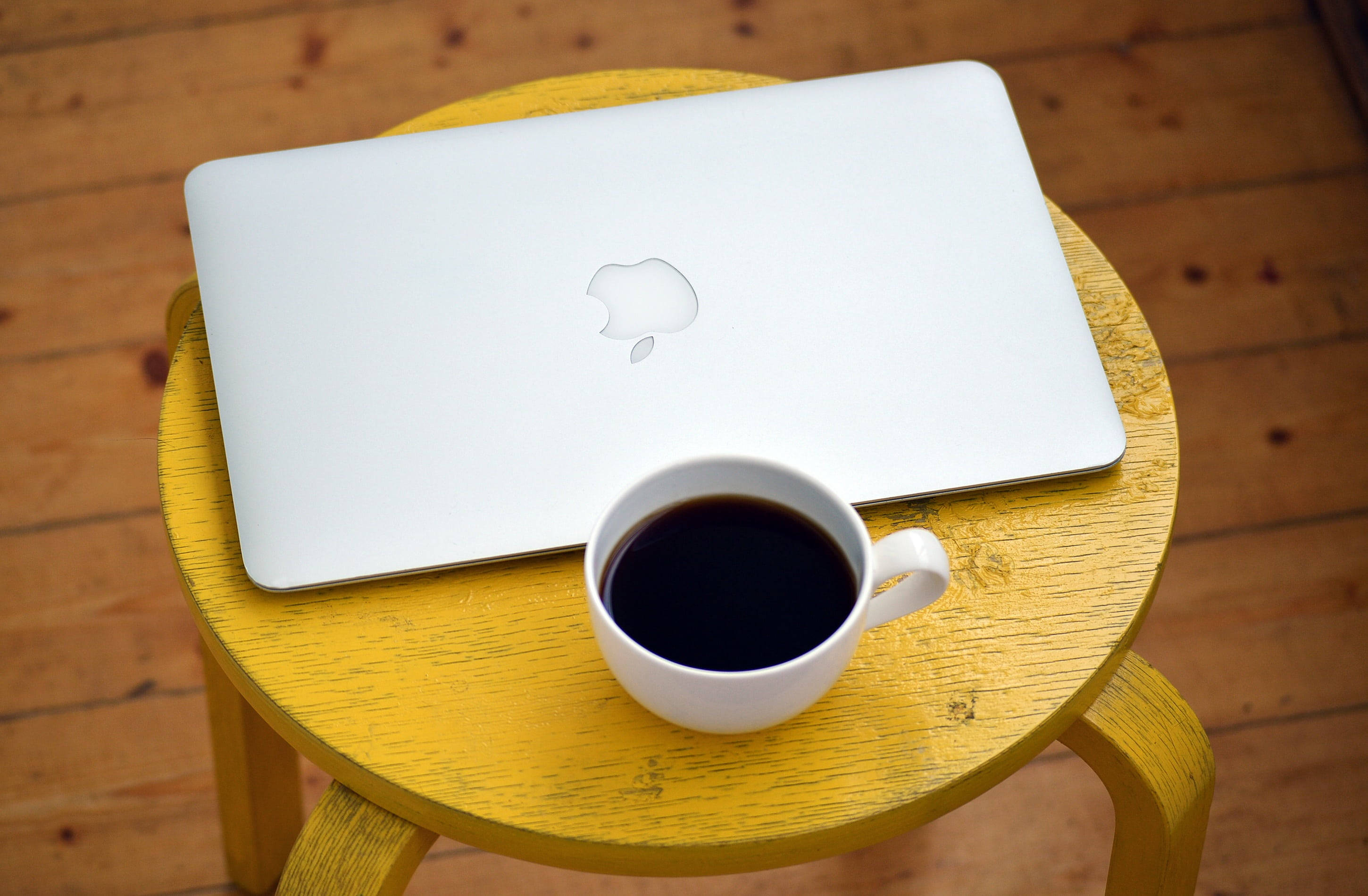 Café și MacBook Air Fundal