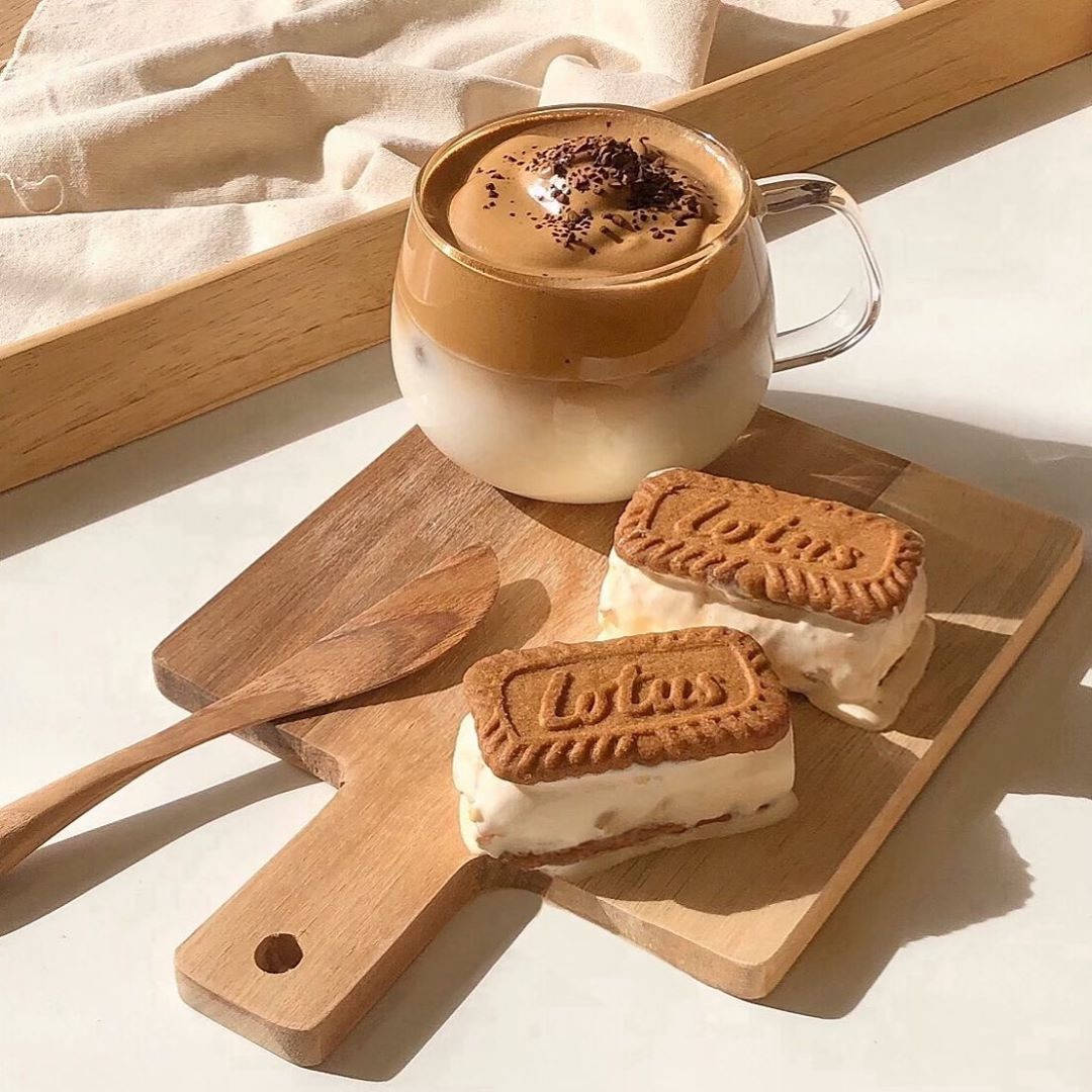 Cafea Latte Bej Estetică și Fursecuri Fundal