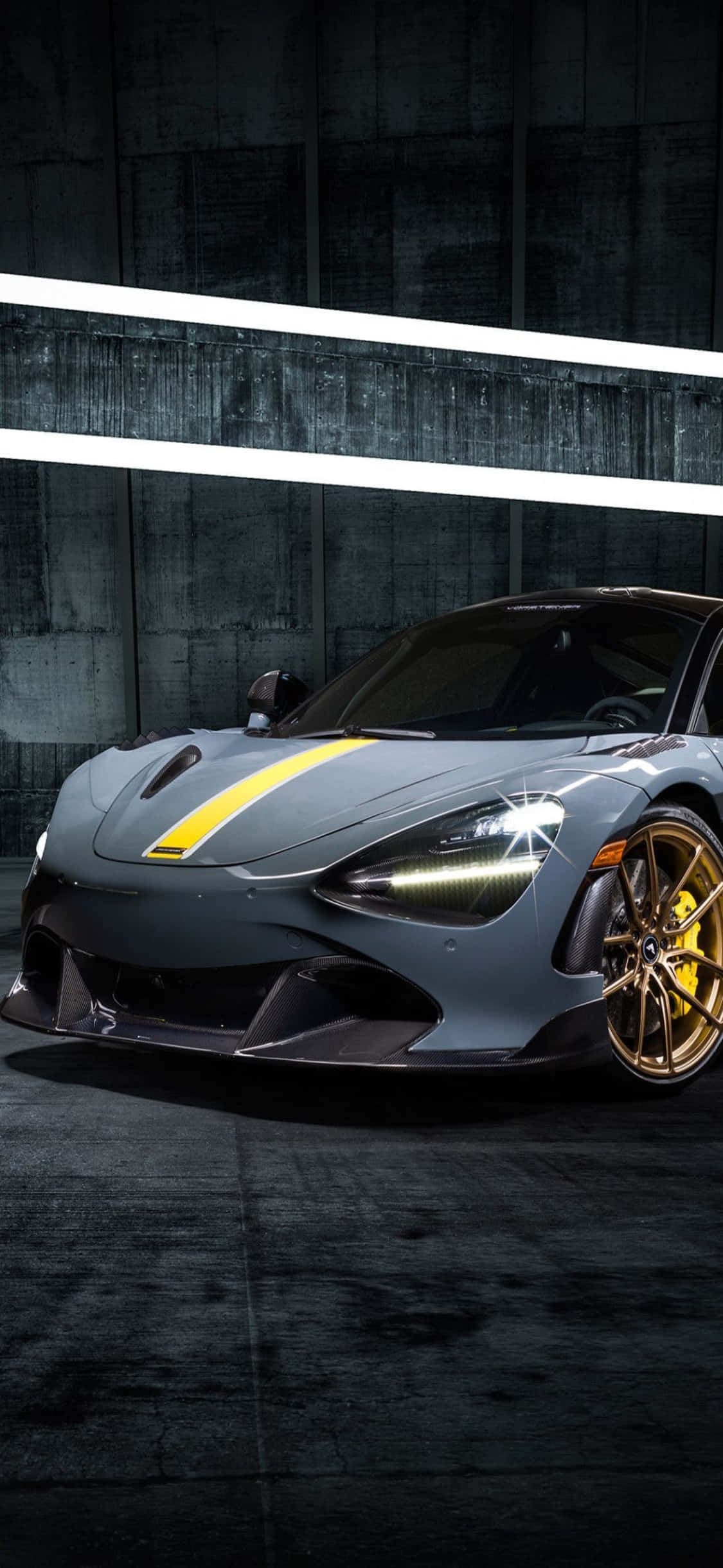 Călătorește elegant cu un iPhone Xs și McLaren 720s Fundal