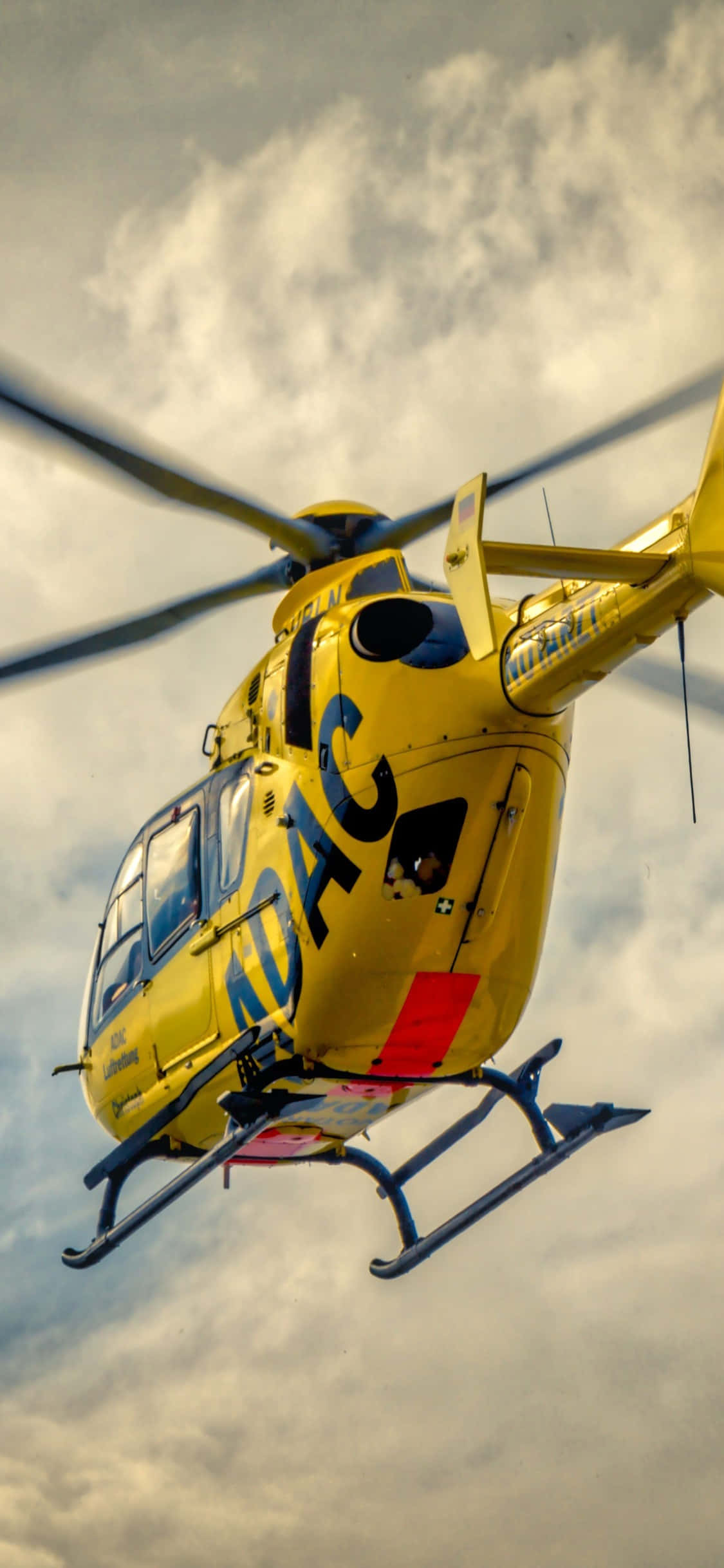Călătorește elegant cu un iPhone Xs și un elicopter Fundal