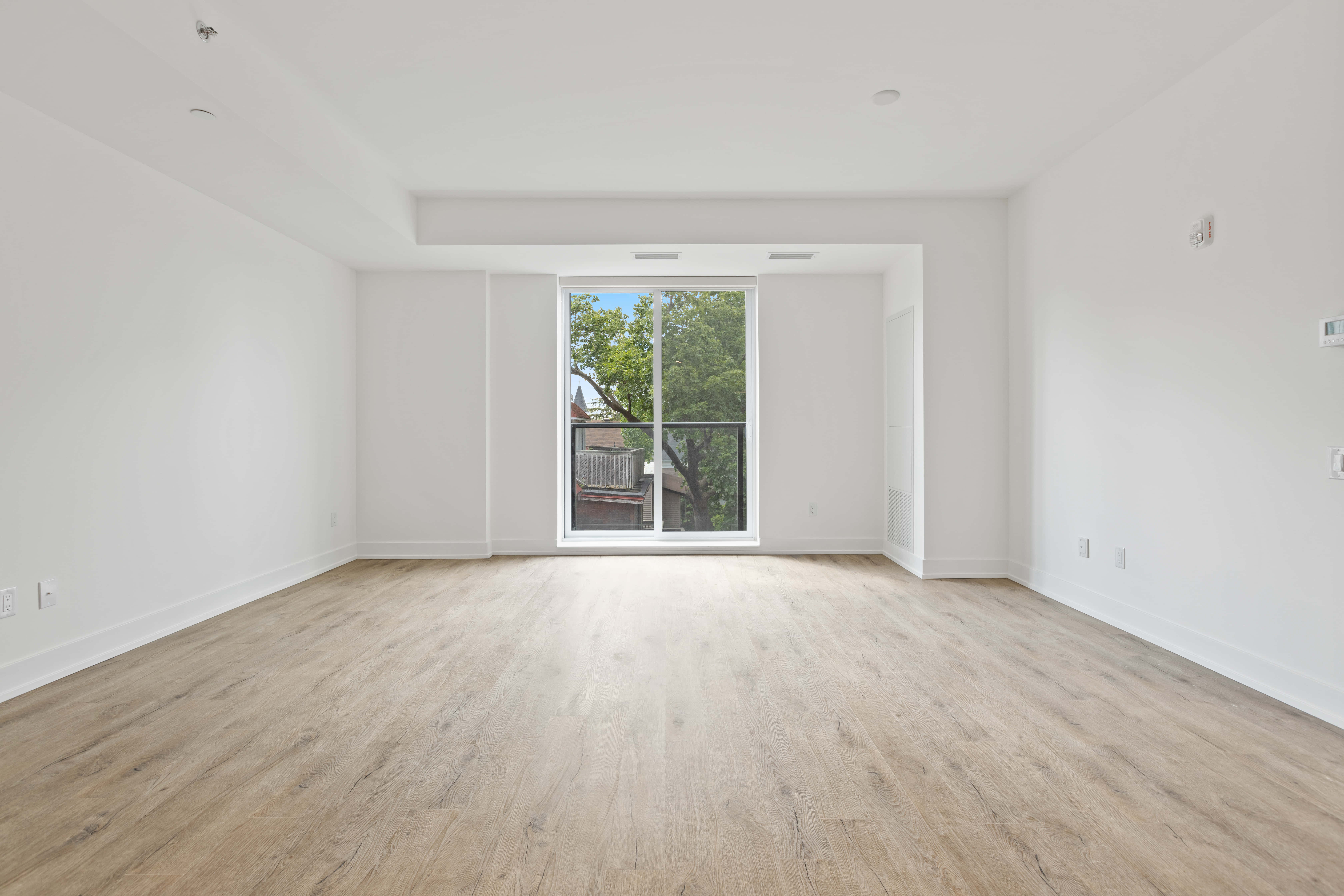 Cameră goală cu balcon Fundal