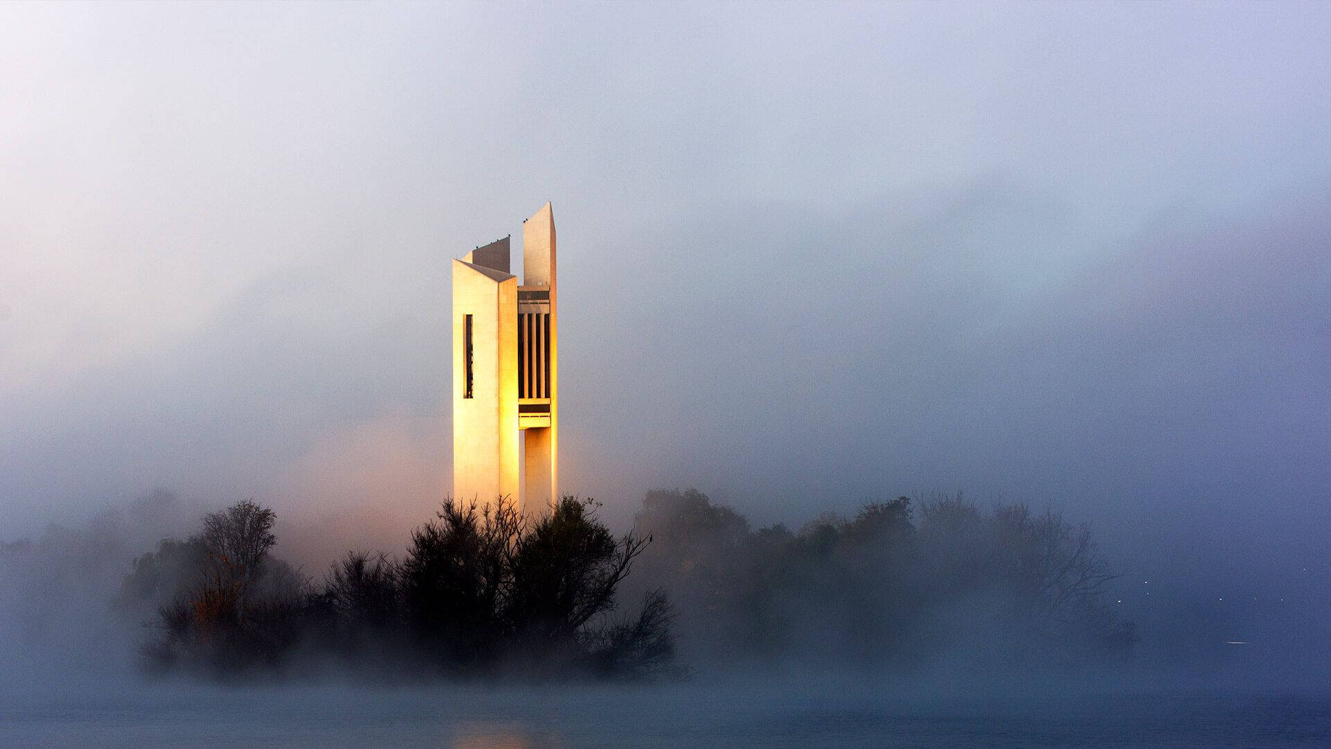 Canberra National Carillon în Ceată Groasă Fundal