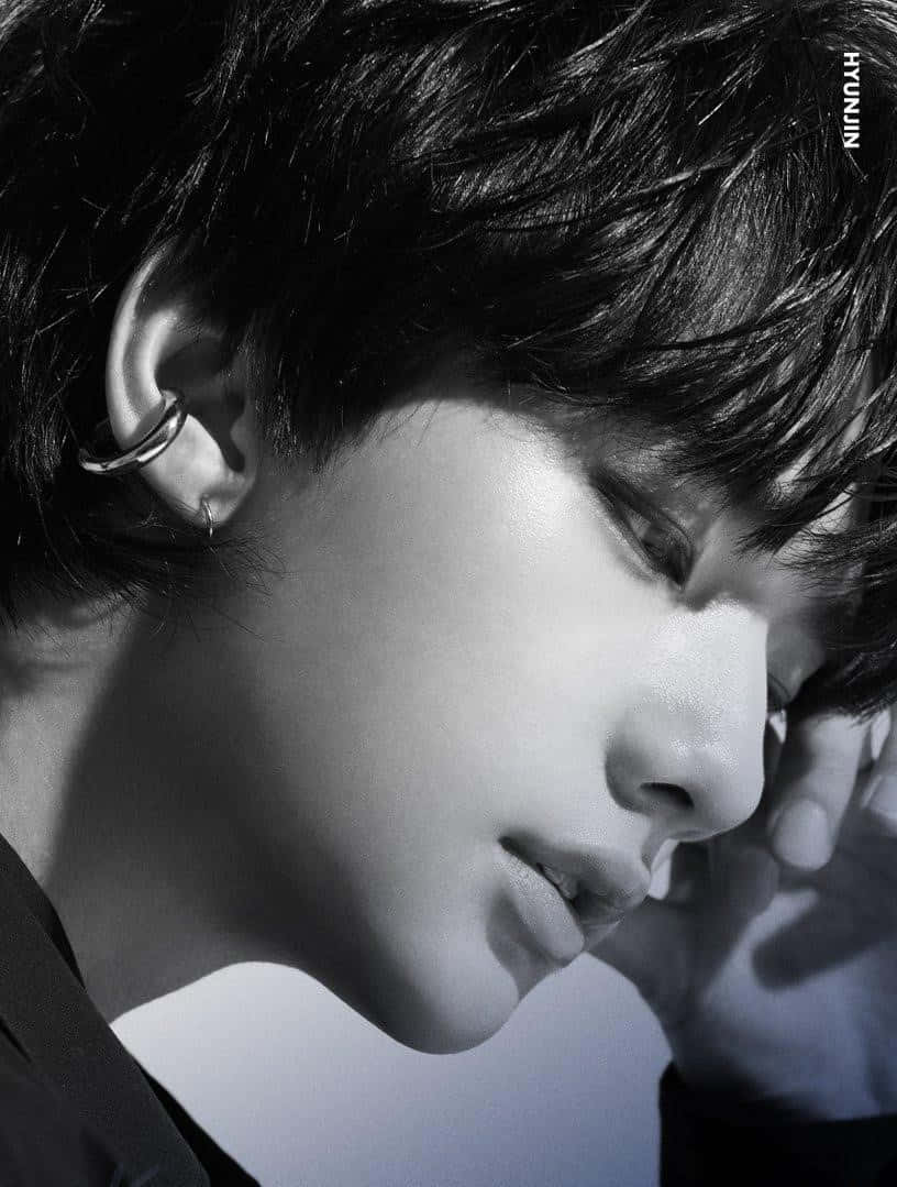 Cântărețul sud-coreean Hyunjin I Am You Fundal
