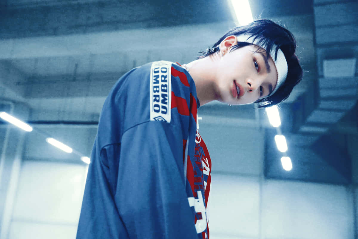 Cântărețul sud-coreean Hyunjin din mini-albumul I Am Who Fundal