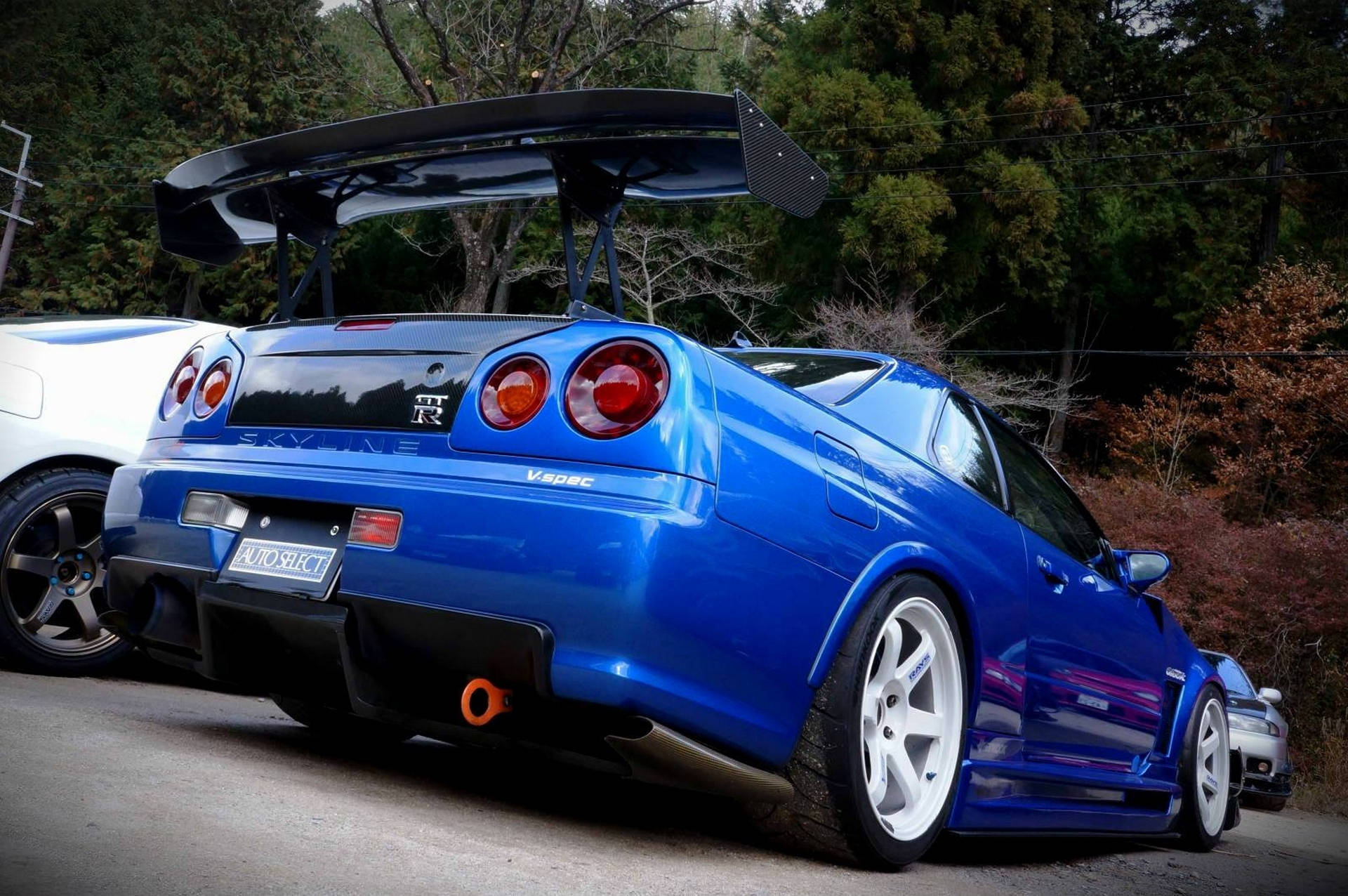 Captură maiestuoasă a unui Nissan Skyline GTR R34 în înaltă definiție. Fundal